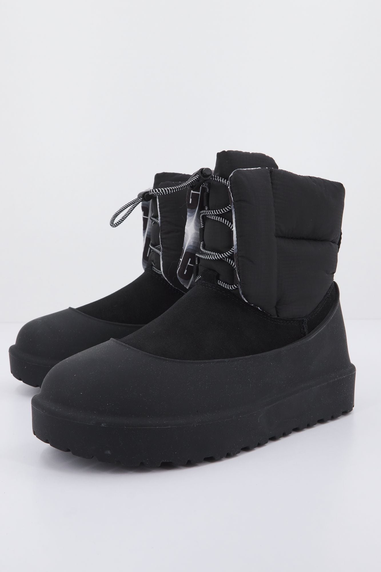 UGG W CLASSIC MAXI TOGGLE en color NEGRO (3)