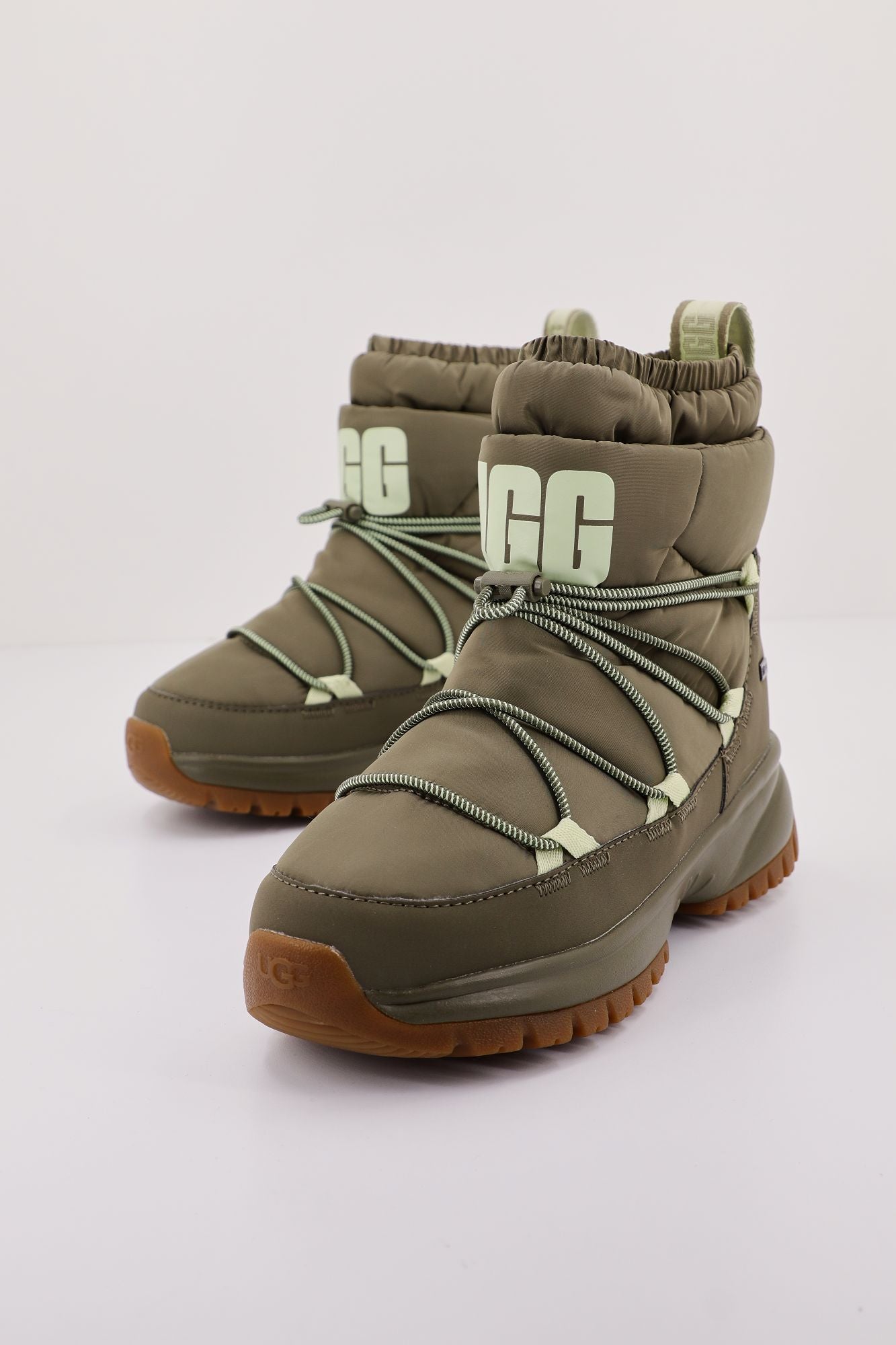 UGG W YOSE PUFFER MID en color VERDE (2)