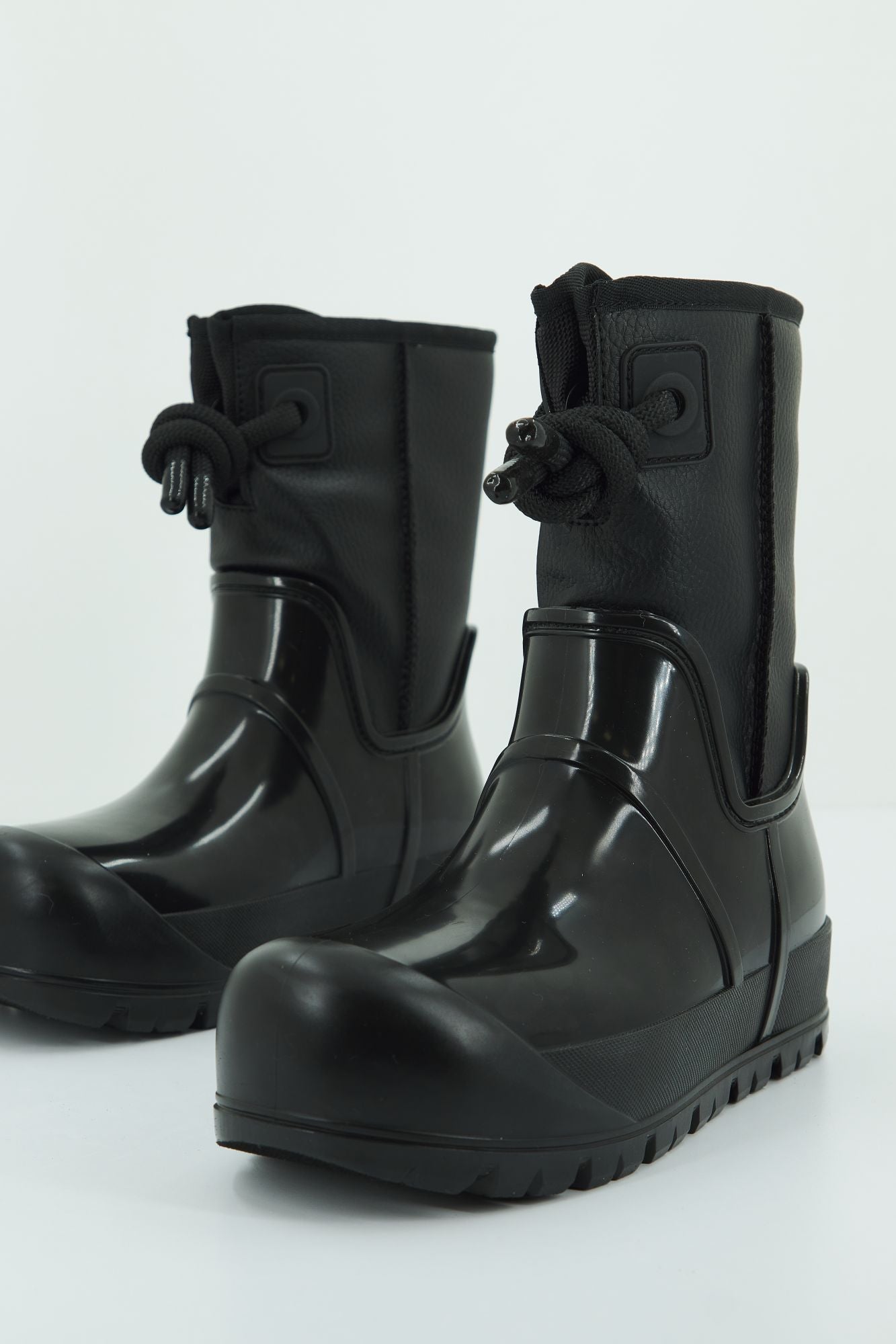 UGG  W RAINCLOUD LACE en color NEGRO (2)