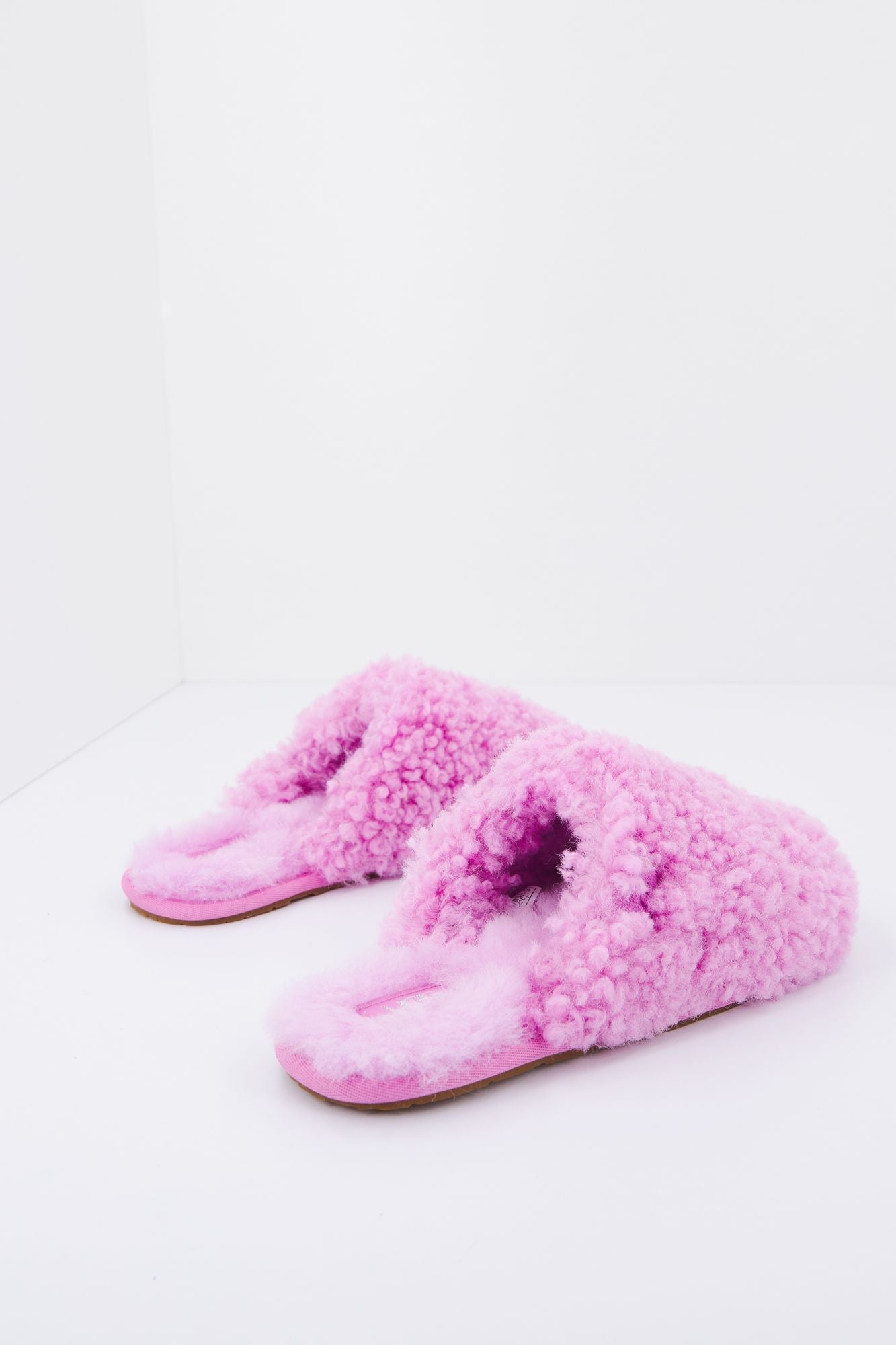 UGG W MAXI CURLY SLIDE en color ROSA (2)