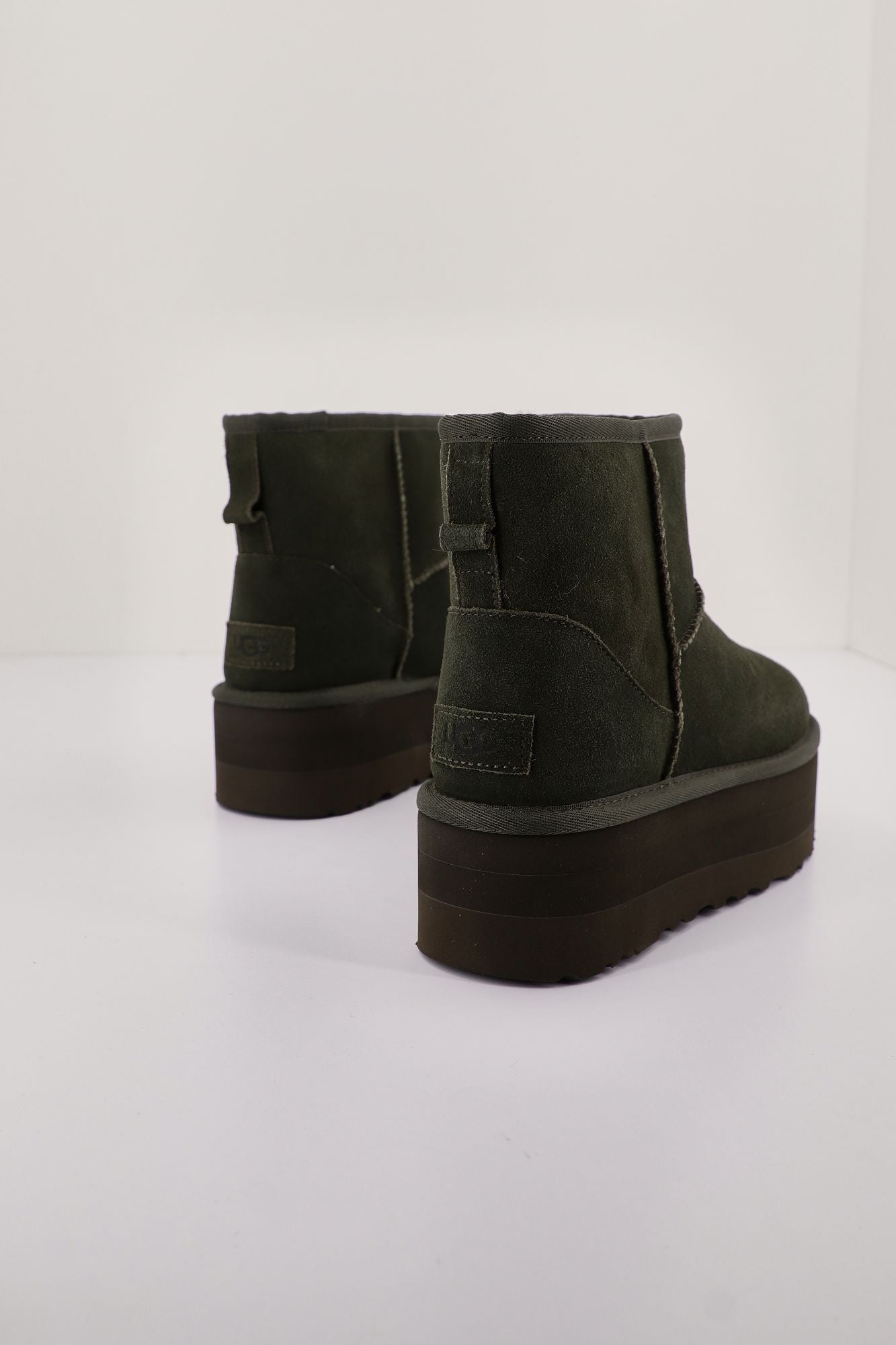UGG W CLASSIC MINI PLATFORM en color VERDE (3)