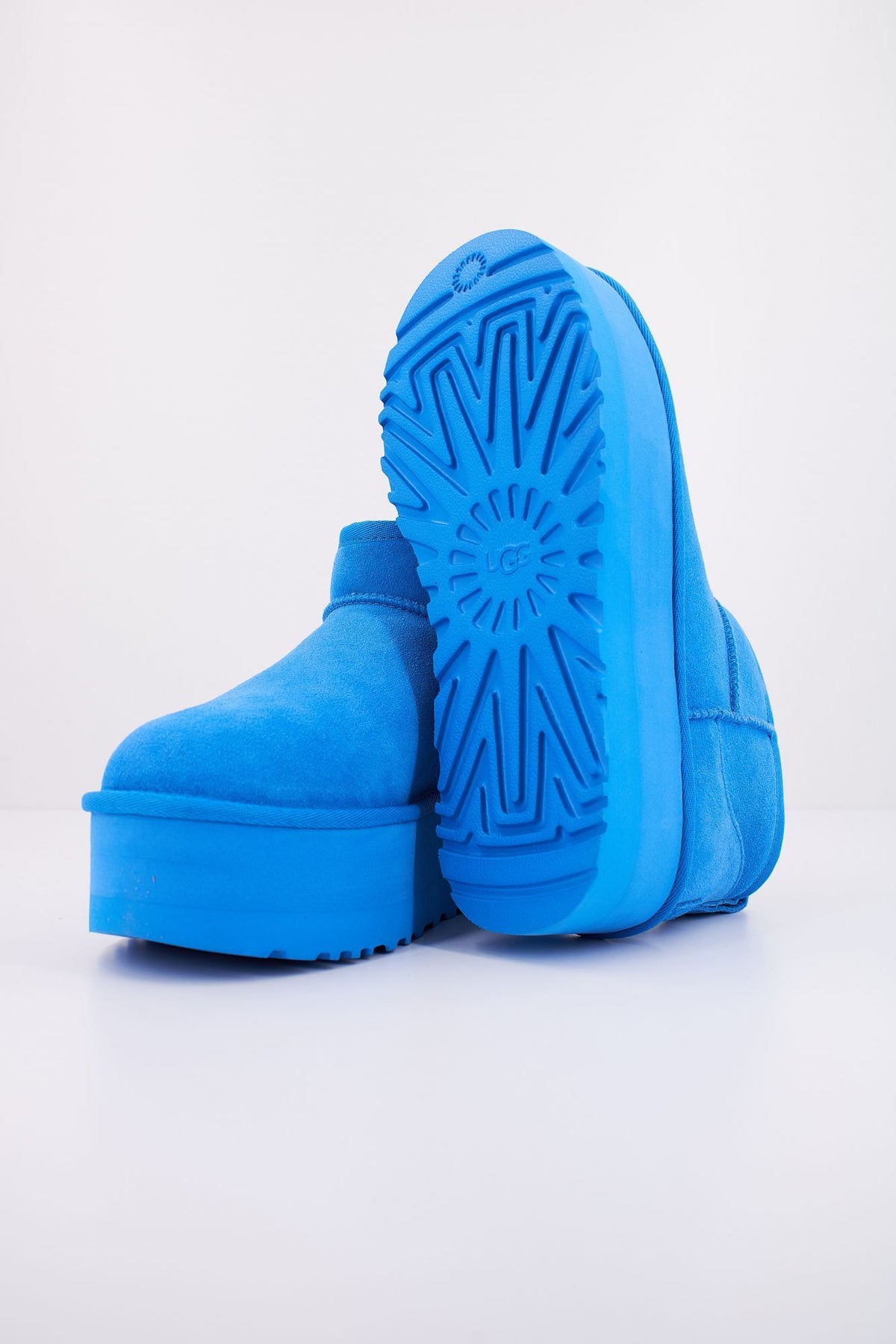 UGG CLASSIC ULTRA MINI PLATFORM 1135092U en color AZUL (5)