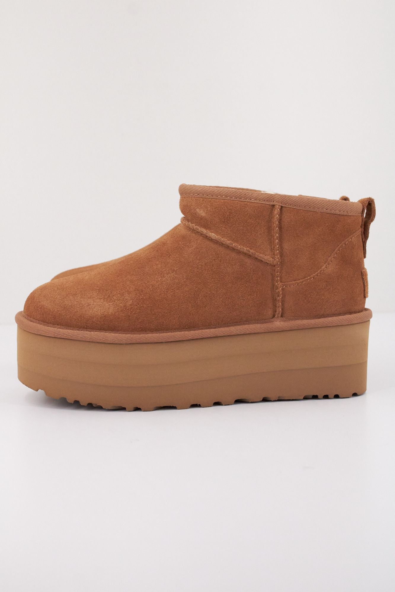 UGG CLASSIC ULTRA MINI PLATF en color MARRON (1)