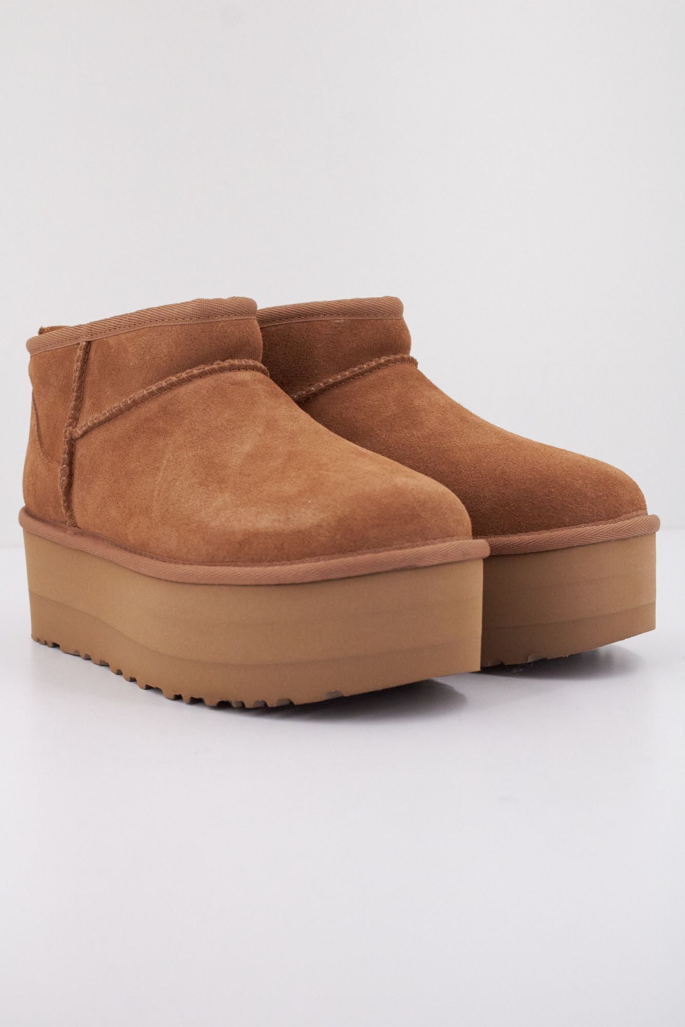 UGG CLASSIC ULTRA MINI PLATF en color MARRON (2)