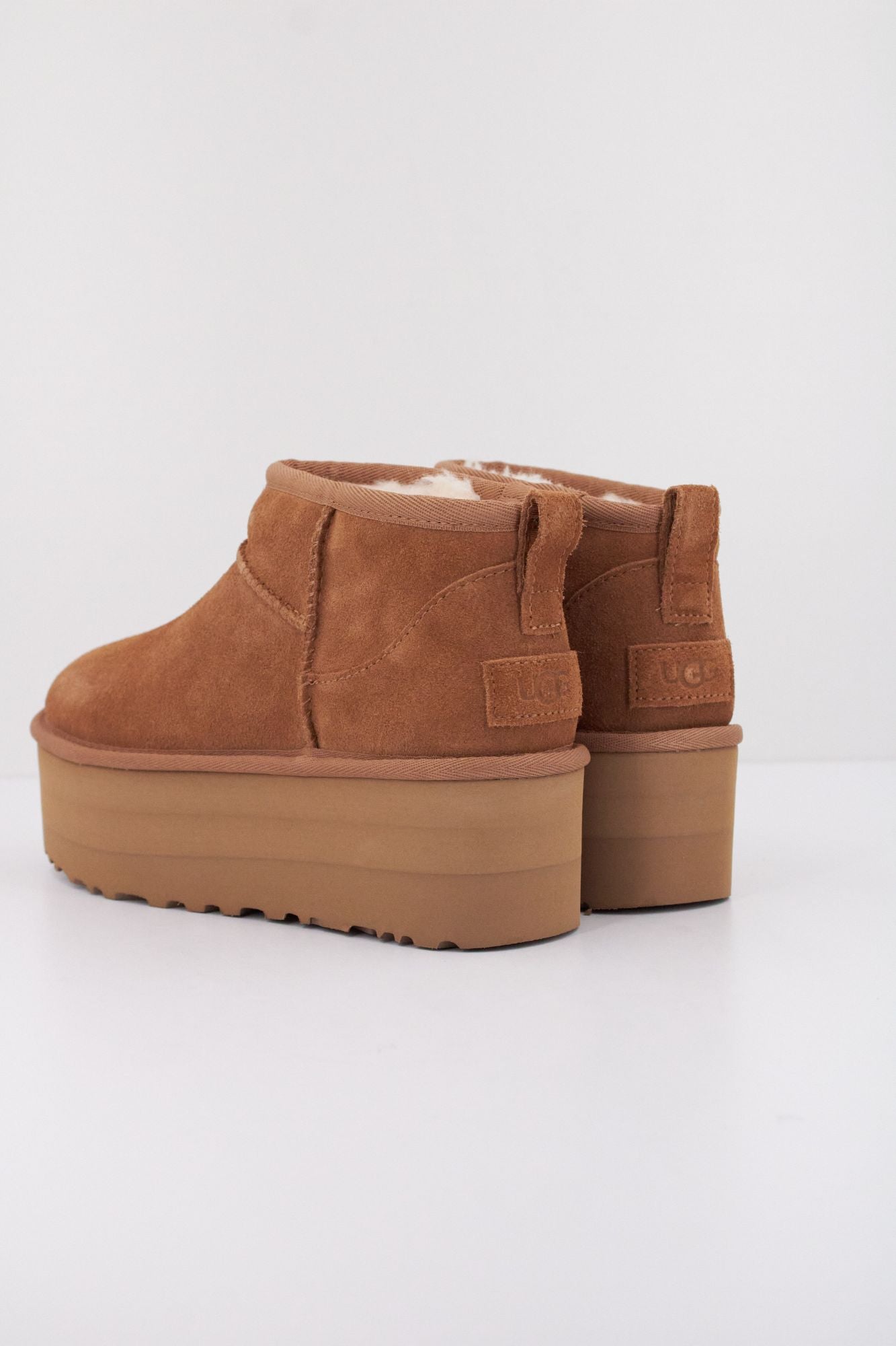 UGG CLASSIC ULTRA MINI PLATF en color MARRON (4)