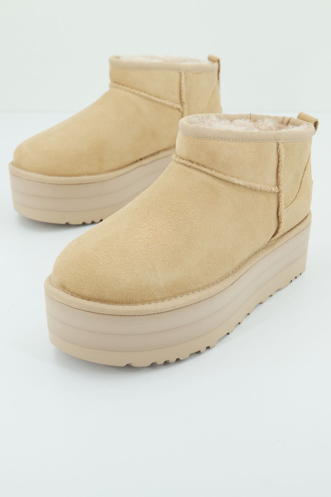 UGG W CLASSIC ULTRA MINI PLATF en color MARRON (2)