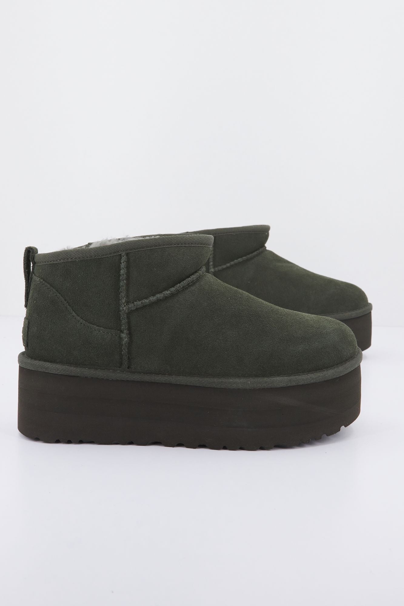 UGG W CLASSIC ULTRA MINI PLATF en color VERDE (1)