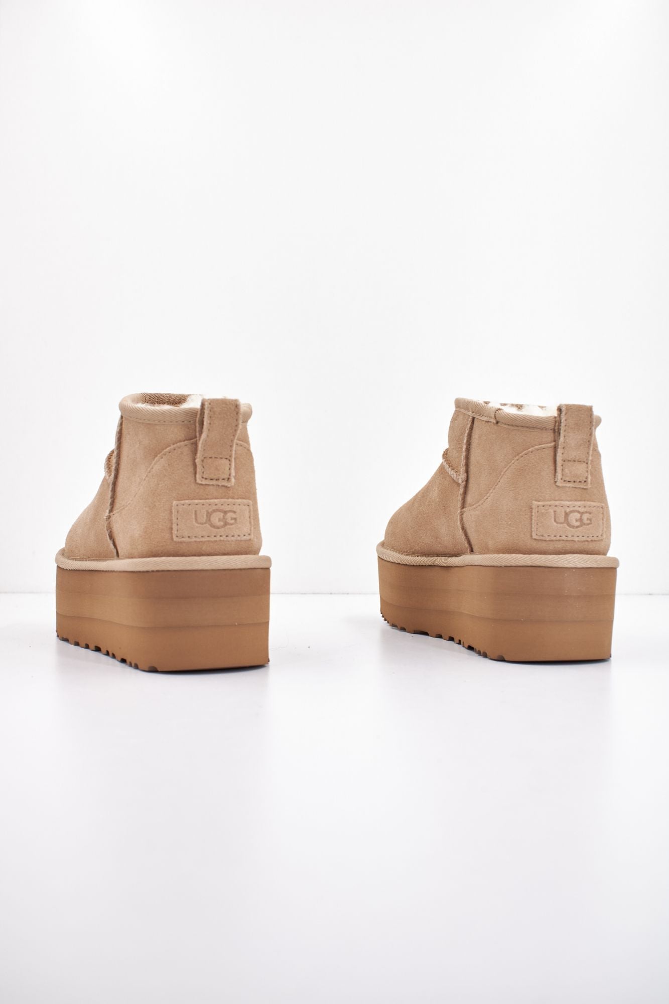 UGG W CLASSIC ULTRA MINI PLATF en color MARRON CLARO (3)