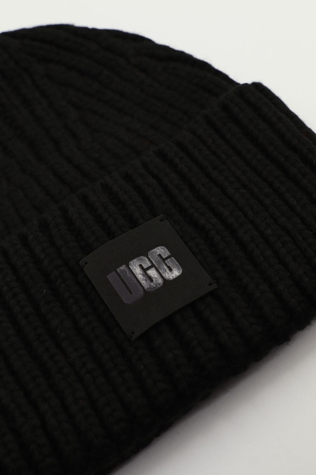 UGG CHUNKY RIB KNIT SCARF en color NEGRO (4)