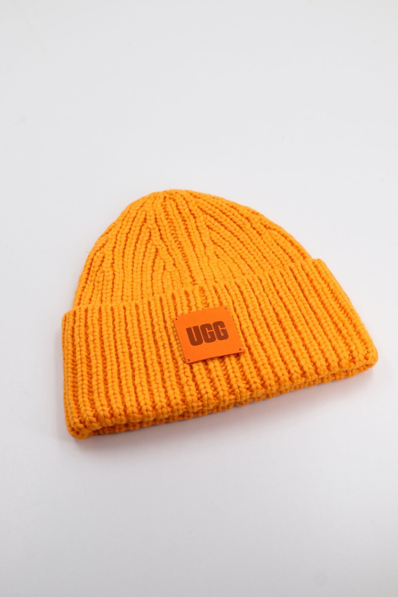 UGG W CHUNKY RIB BEANIE W LOGO en color NARANJA (1)