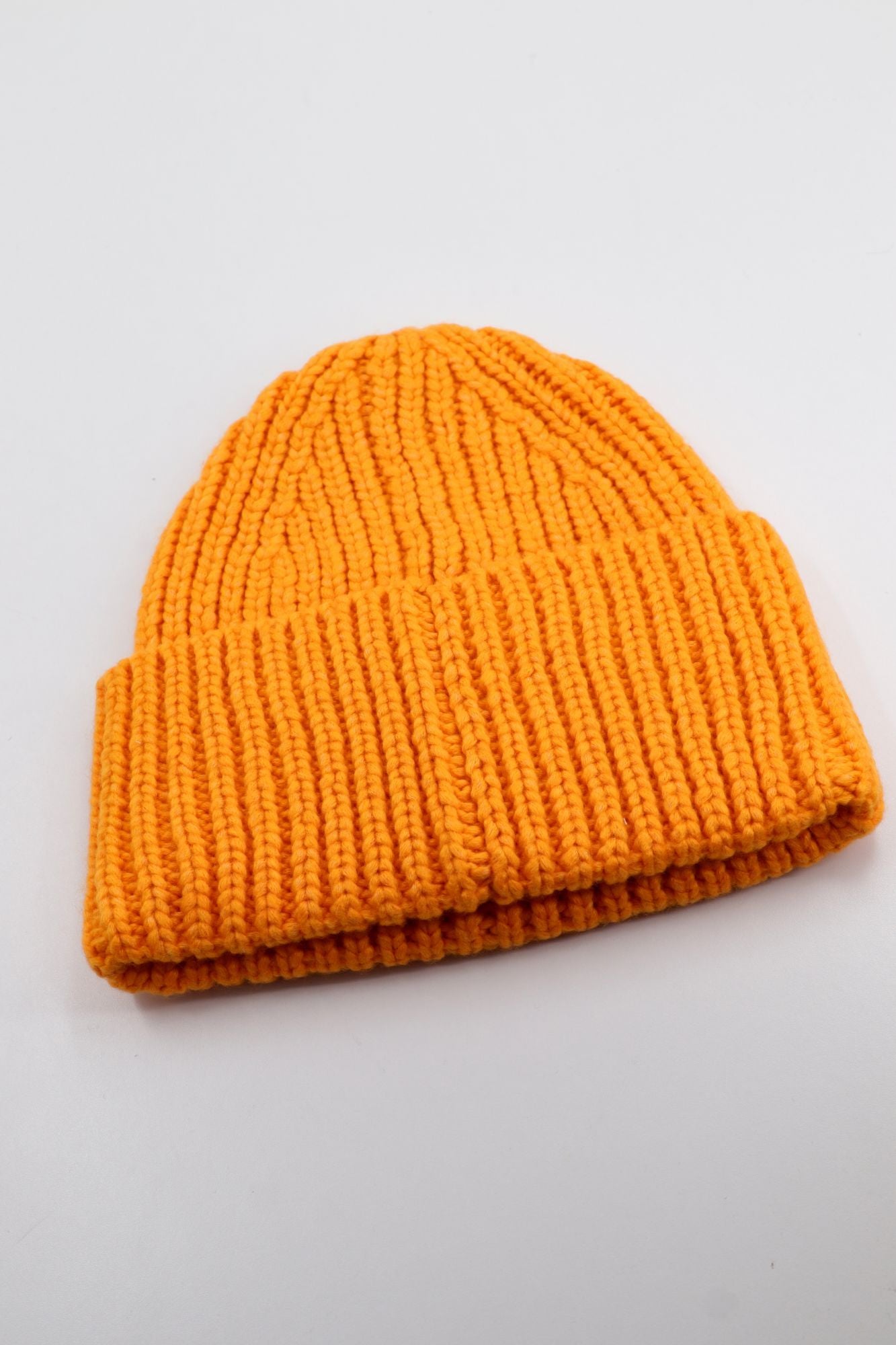 UGG W CHUNKY RIB BEANIE W LOGO en color NARANJA (3)