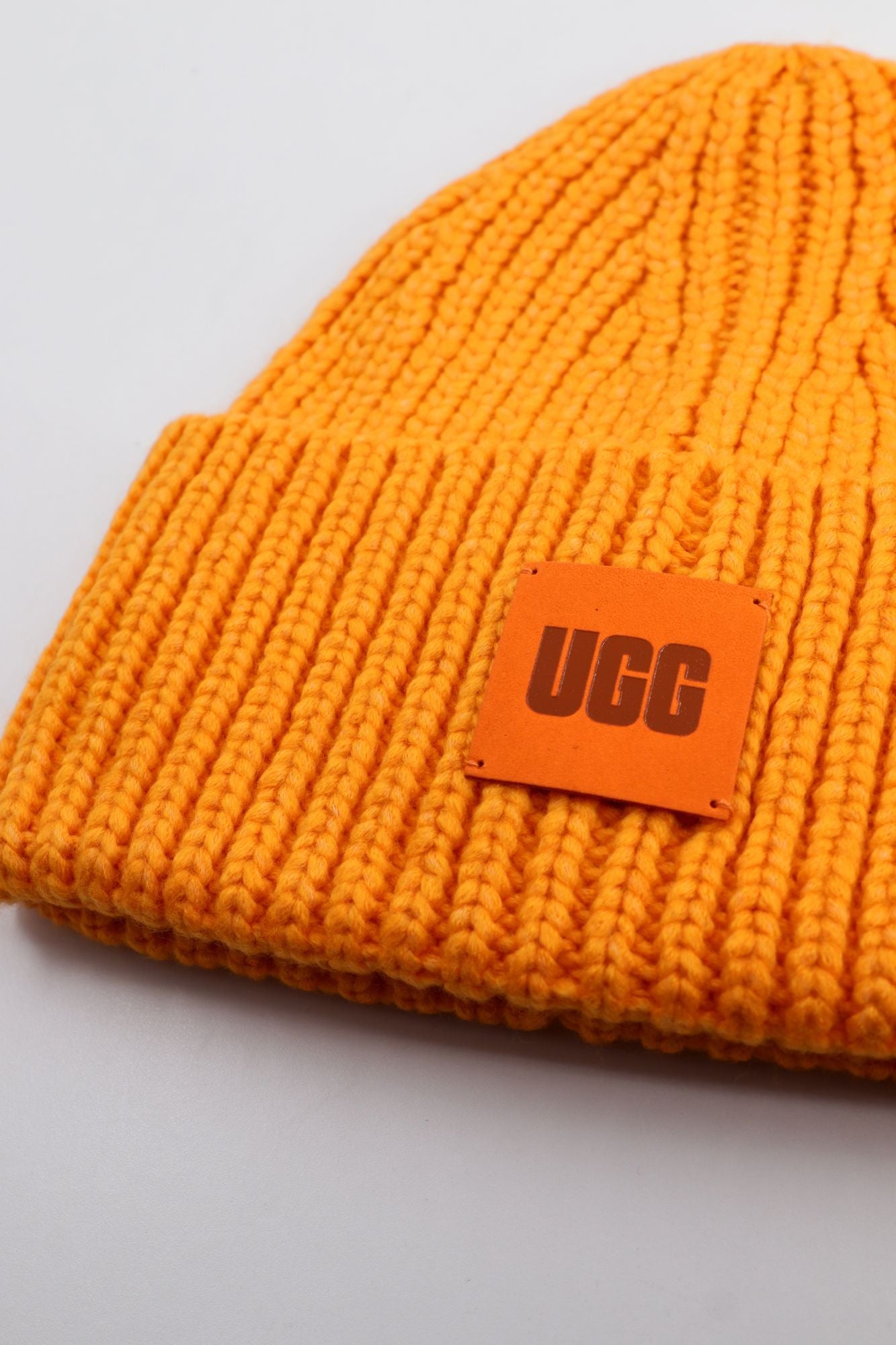 UGG W CHUNKY RIB BEANIE W LOGO en color NARANJA (4)
