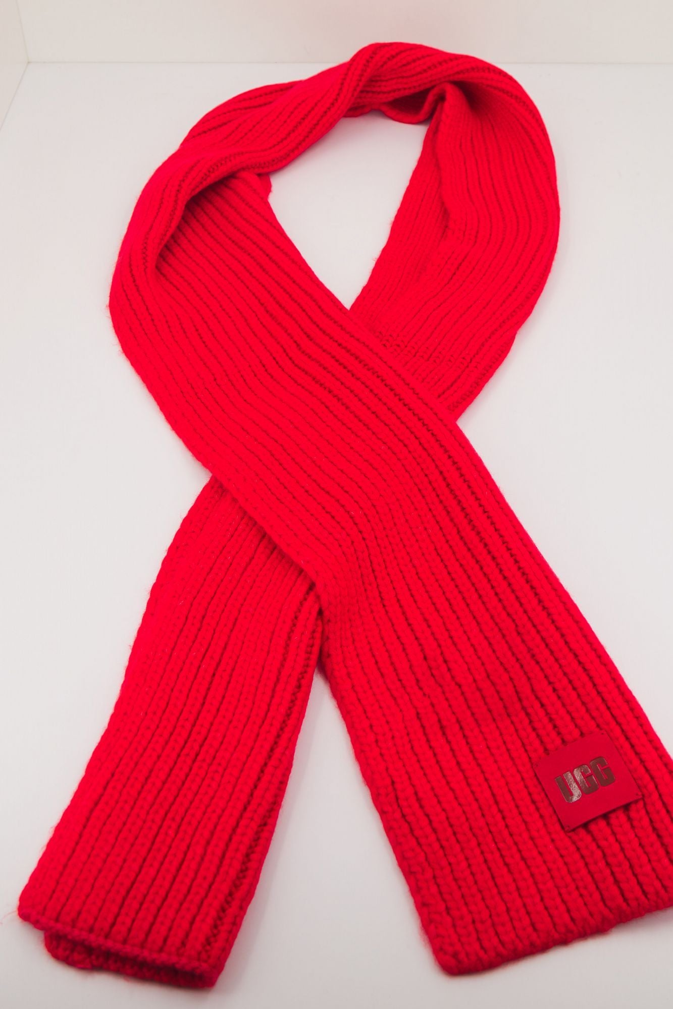 UGG  CHUNKY RIB KNIT SCARF en color ROJO (1)