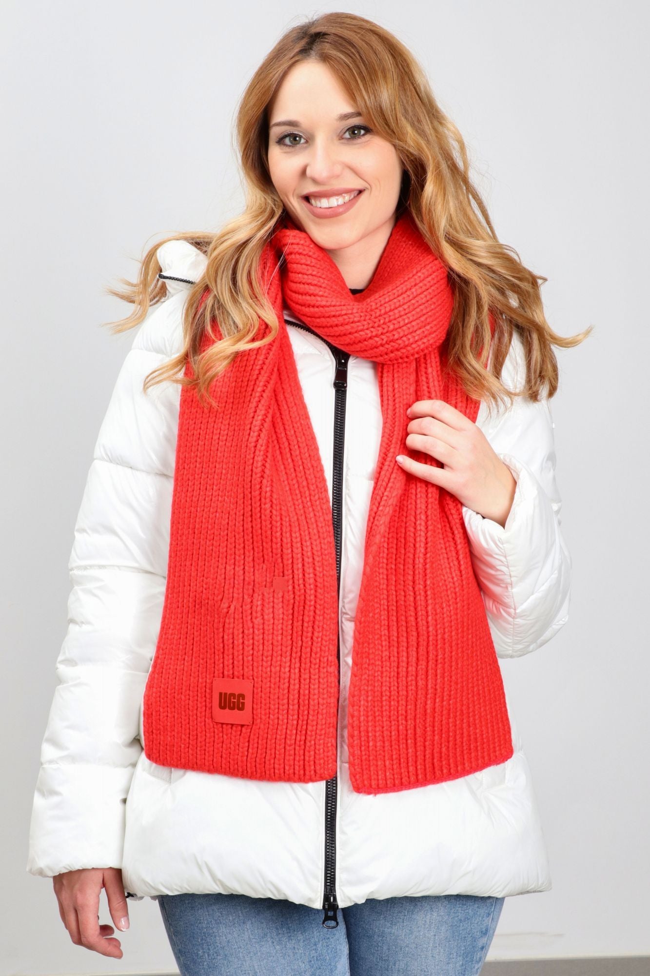 UGG  CHUNKY RIB KNIT SCARF en color ROJO (2)