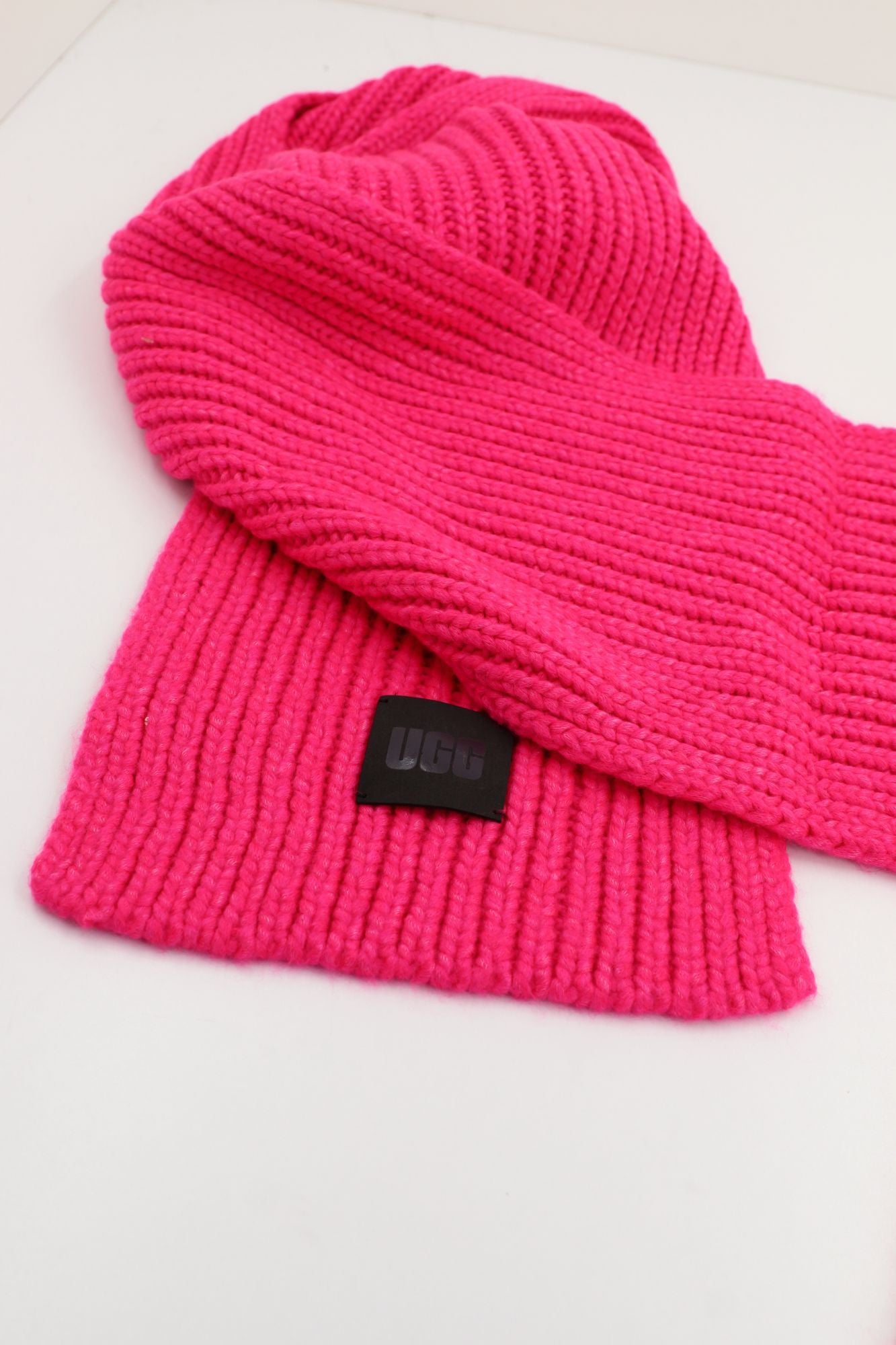 UGG  CHUNKY RIB KNIT SCARF en color ROSA (3)
