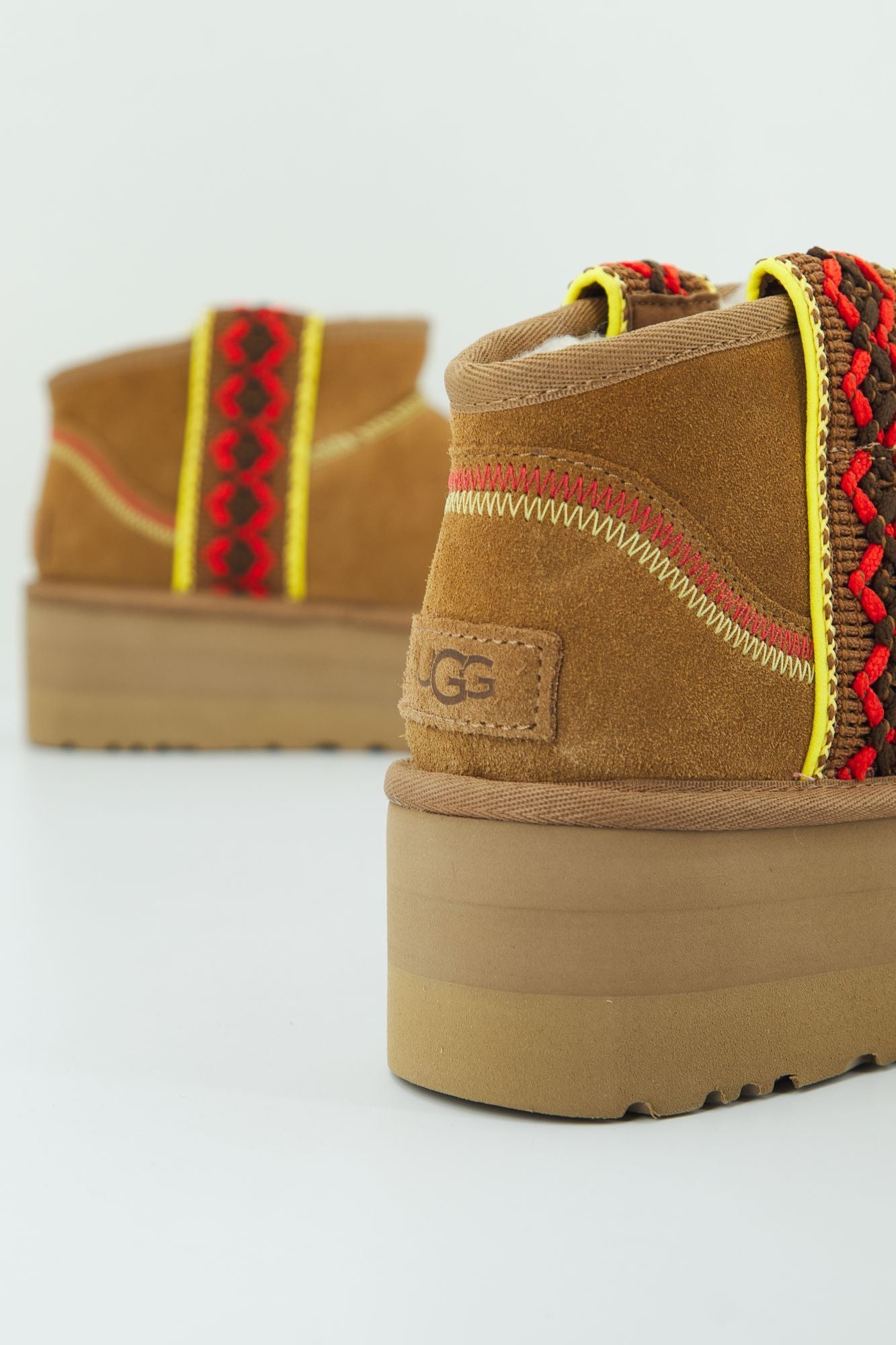 UGG W CLASSIC ULTRA MINI BRAID en color MARRON (4)