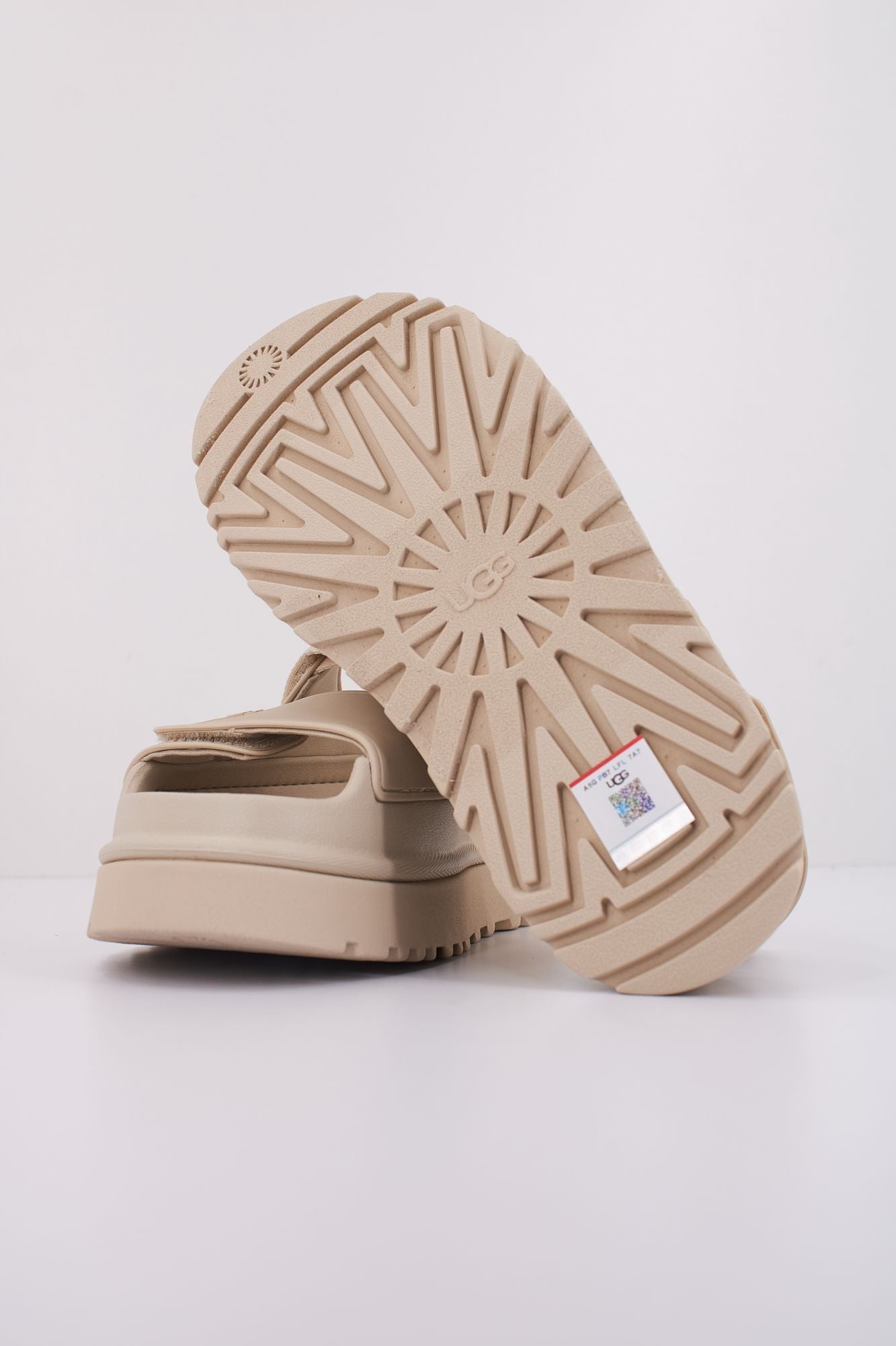 UGG W GOLDENGLOW en color BEIS (5)