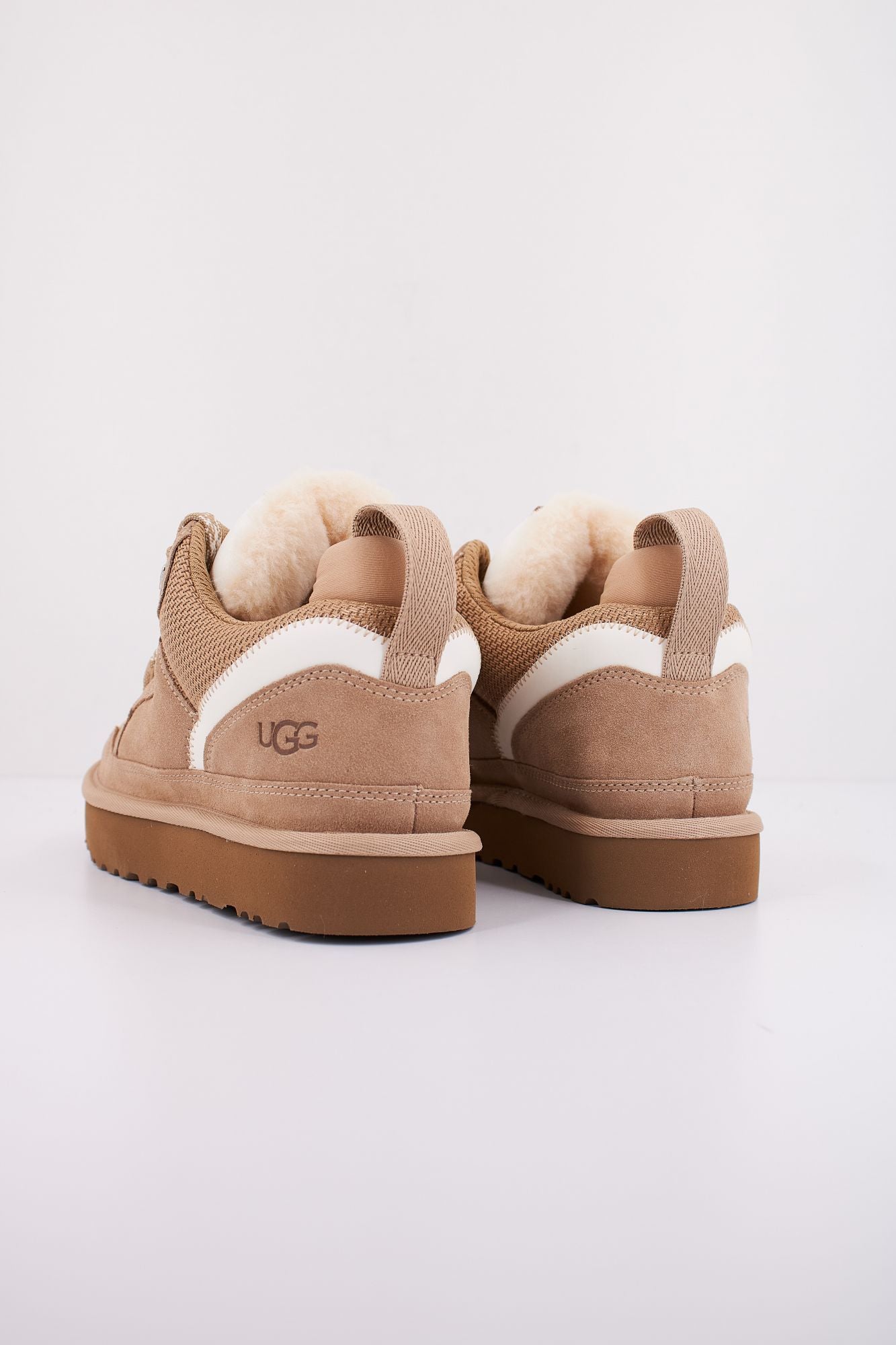 UGG W LOWMEL en color MARRON CLARO (4)