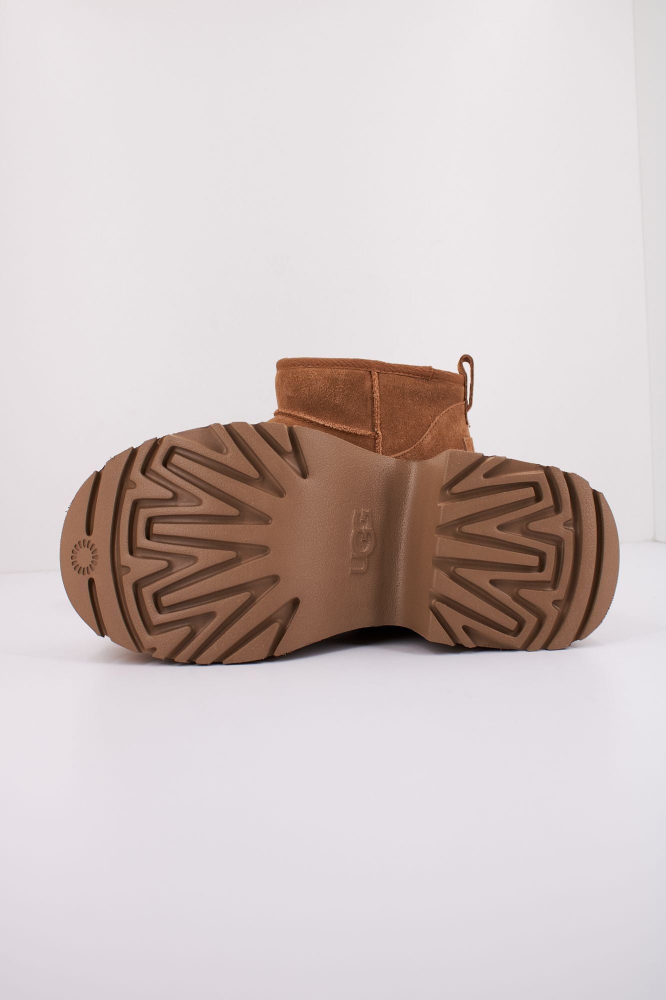 UGG CLASSIC ULTRA MINI NEW H en color MARRON (5)