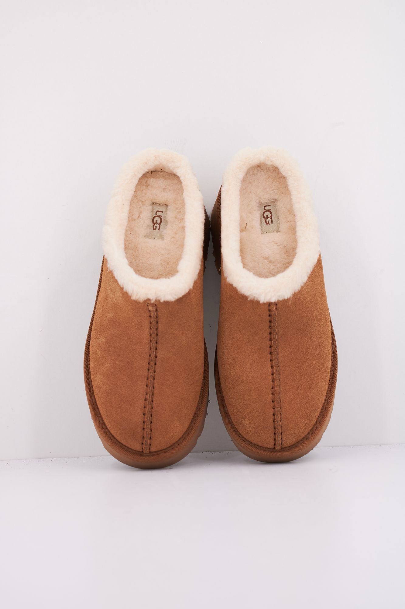 UGG NEW HEIGHTS COZY CLOG en color MARRON (3)