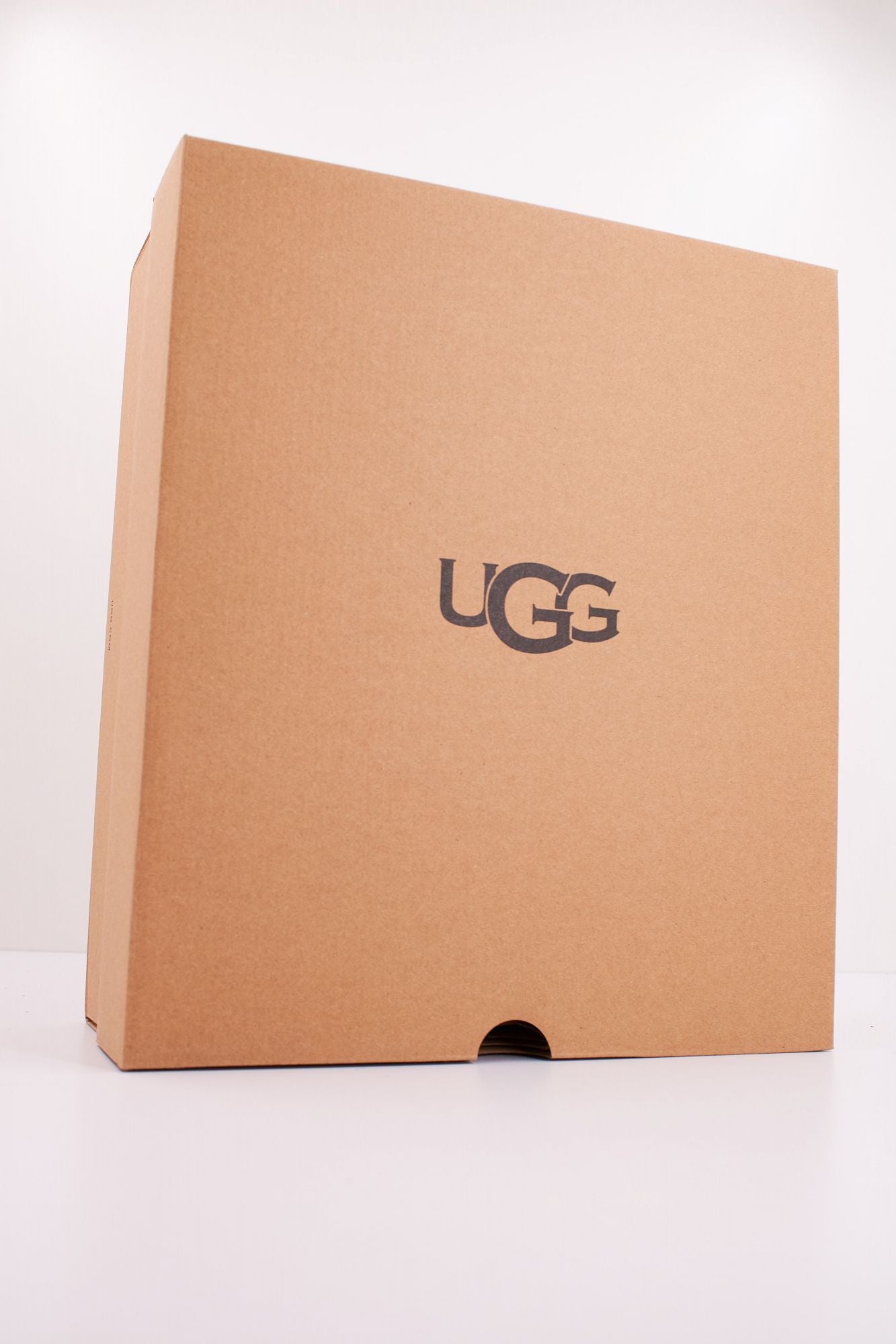 UGG CLASSIC MINI DIPPER en color NEGRO (6)