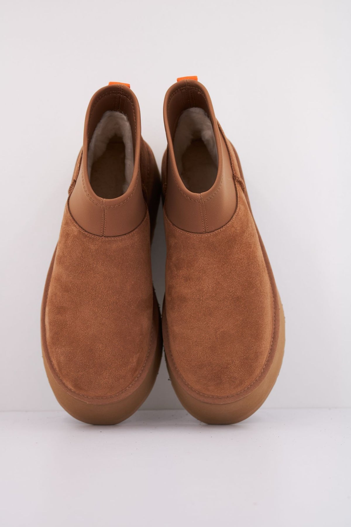 UGG CLASSIC MINI DIPPER 1168170U en color MARRON (3)