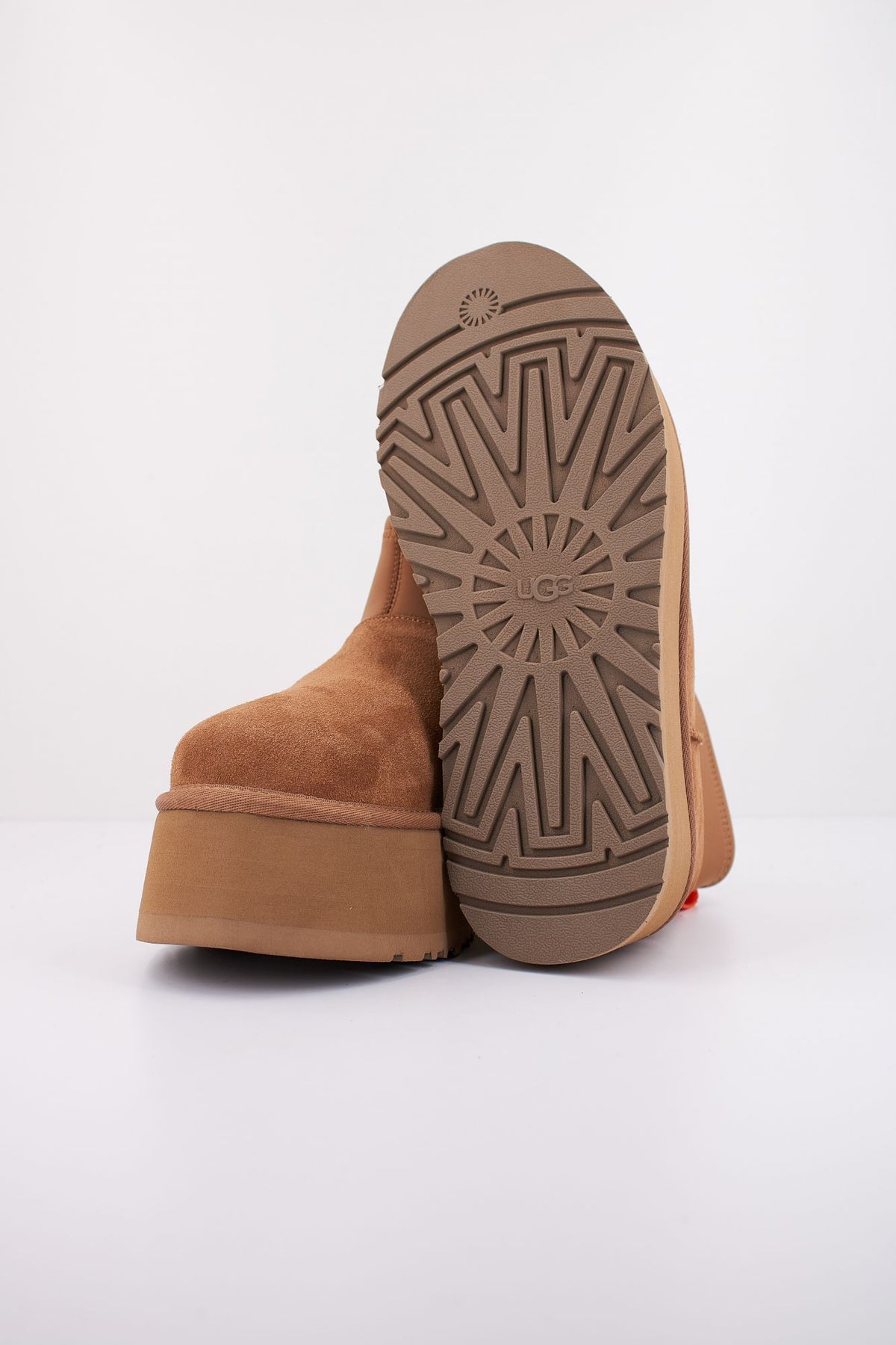 UGG CLASSIC MINI DIPPER 1168170U en color MARRON (5)