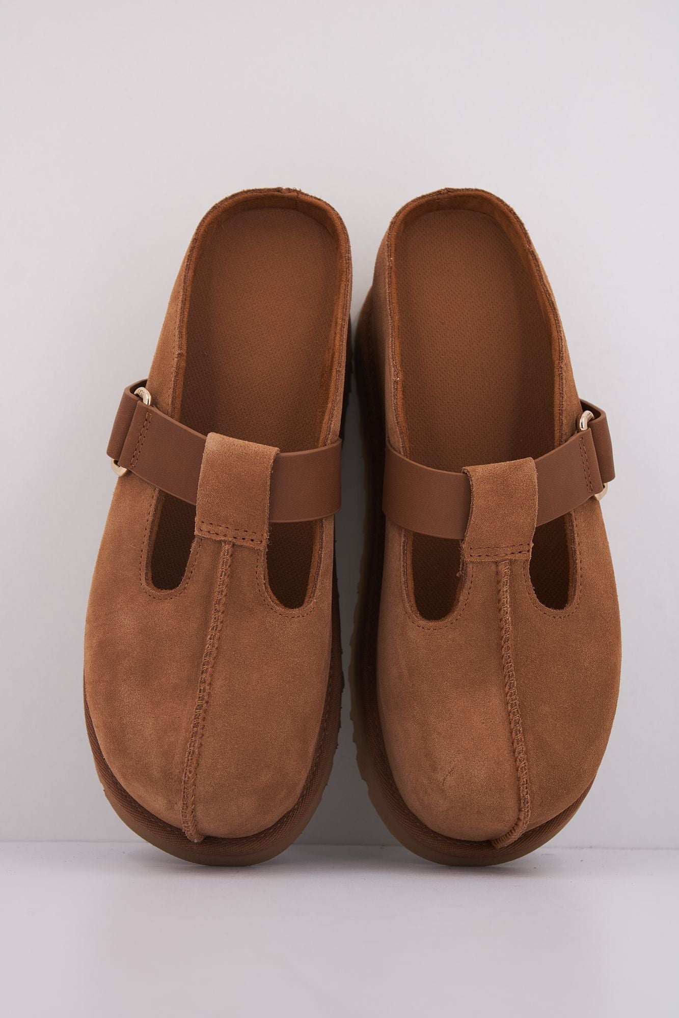 UGG W GOLDENSTAR HI CLOG en color MARRON (3)