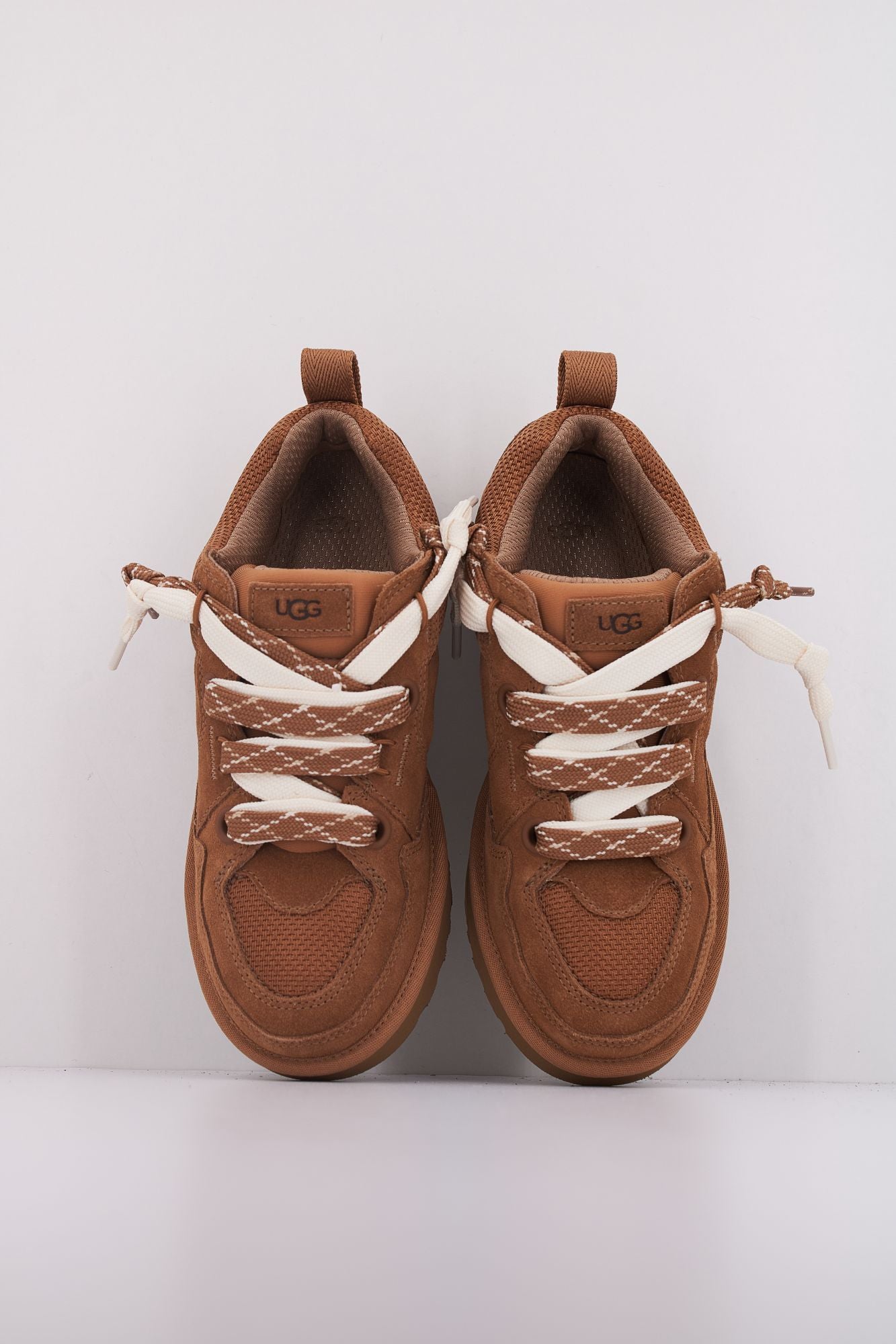 UGG LOWMEL en color MARRON (3)