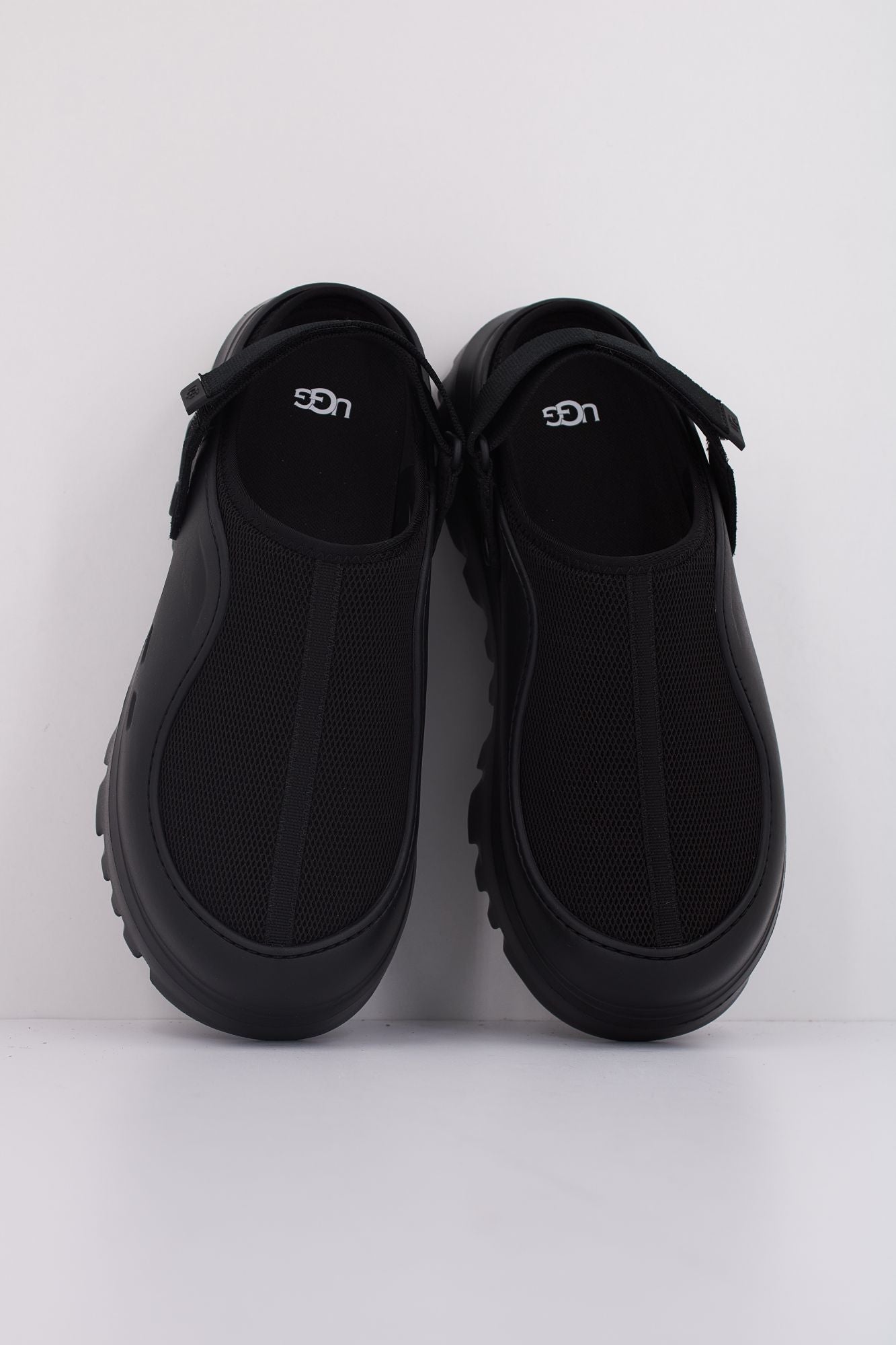 UGG M PEACKMOD en color NEGRO (3)