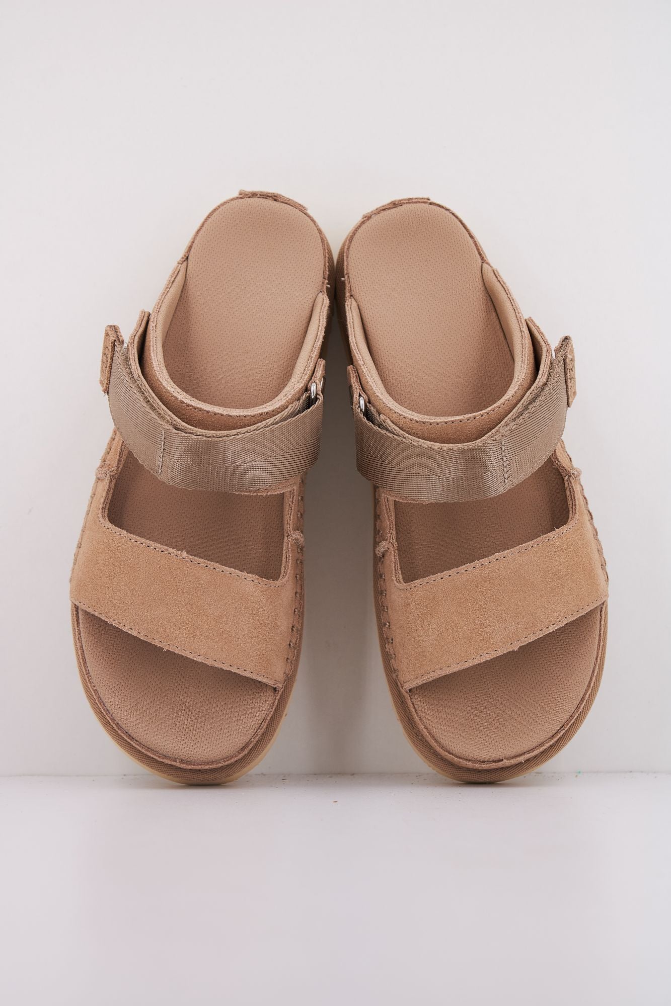 UGG W GOLDENSTAR GLIDE en color BEIS (3)