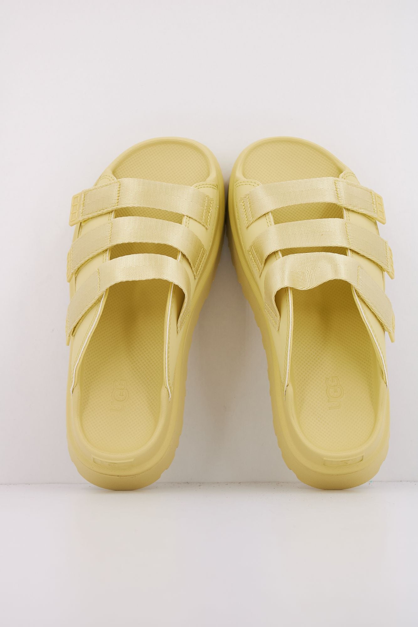 UGG  W GOLDEN GLOW SLIDE en color AMARILLO (3)