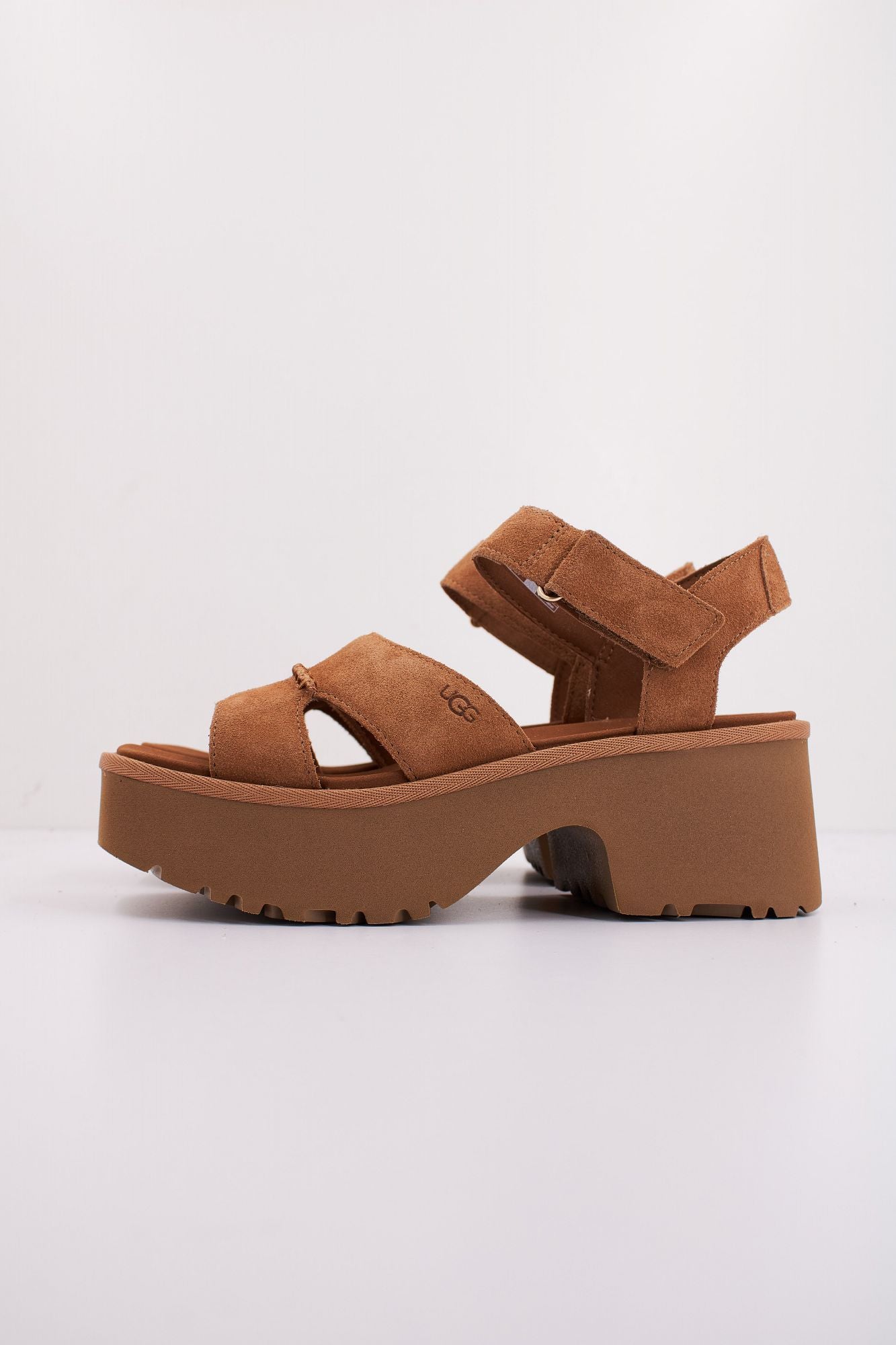 UGG W NEW HEIGHTS ANKLE STRAP en color MARRON CLARO (1)