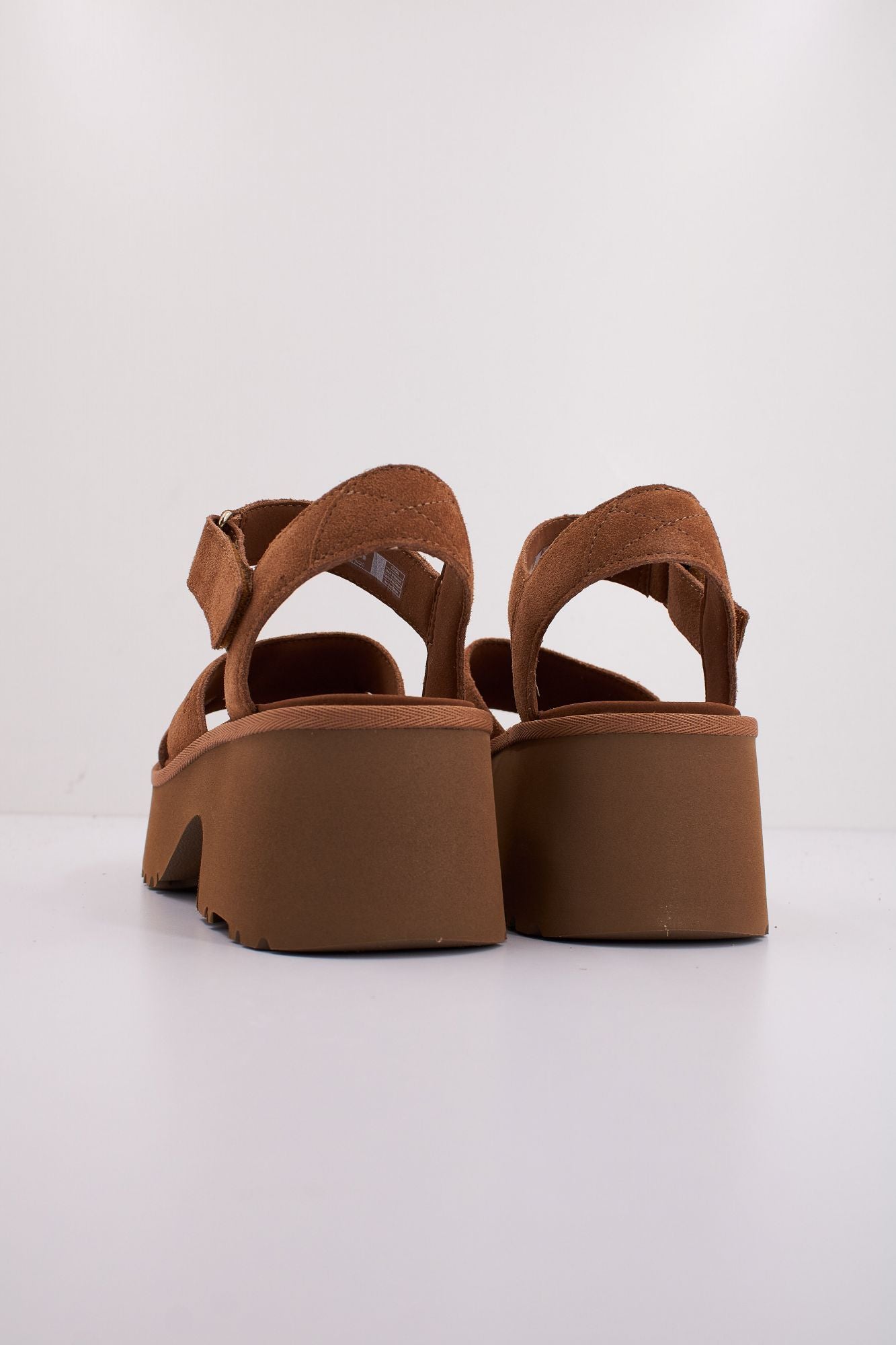 UGG W NEW HEIGHTS ANKLE STRAP en color MARRON CLARO (4)