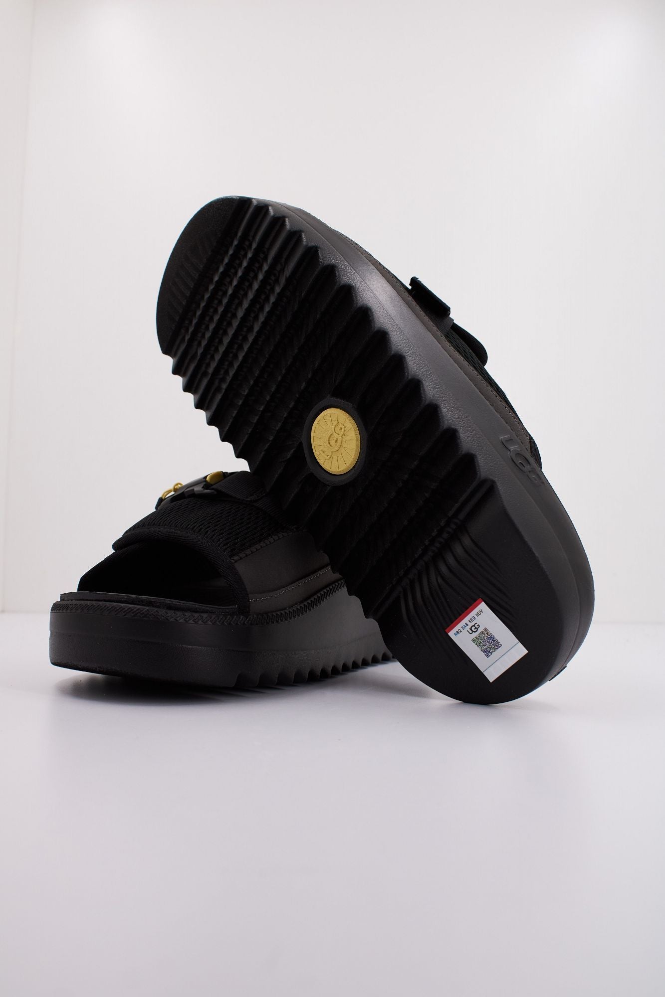 UGG M MAXXER SLIDE en color NEGRO (5)