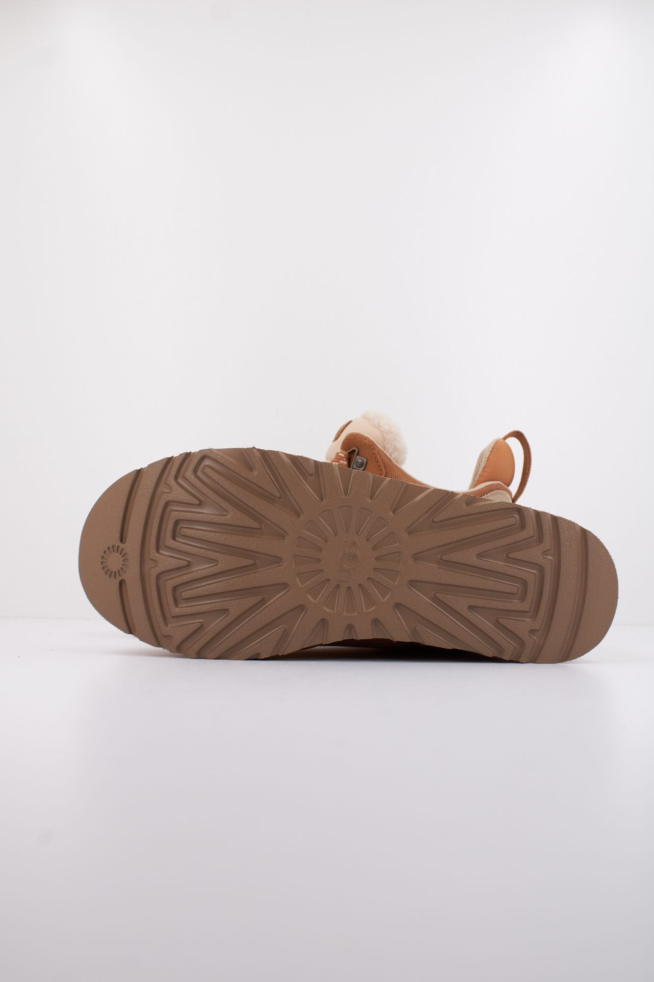 UGG M LOWMEL en color MARRON (5)