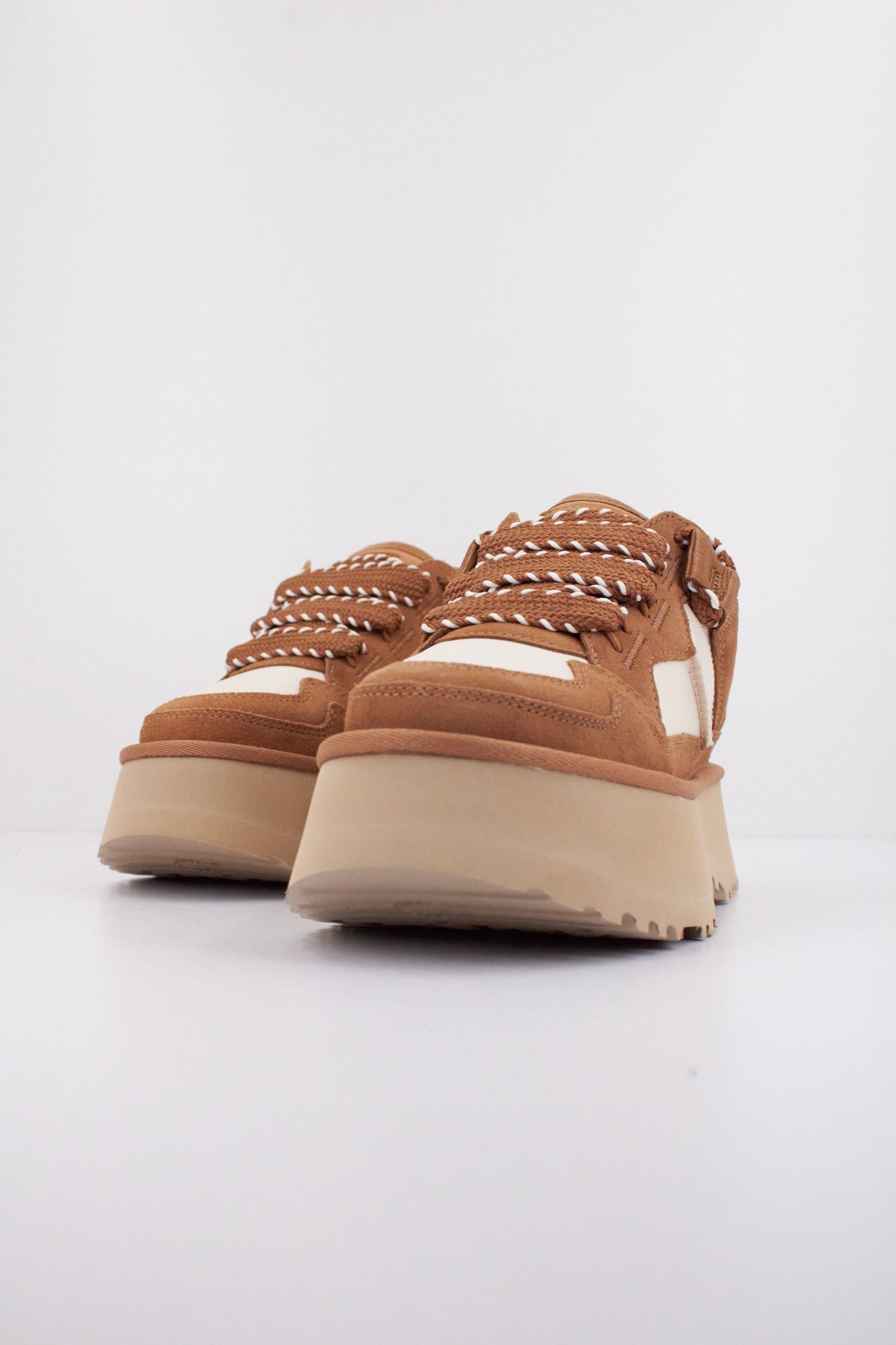 UGG W ASTROMEL en color MARRON (2)