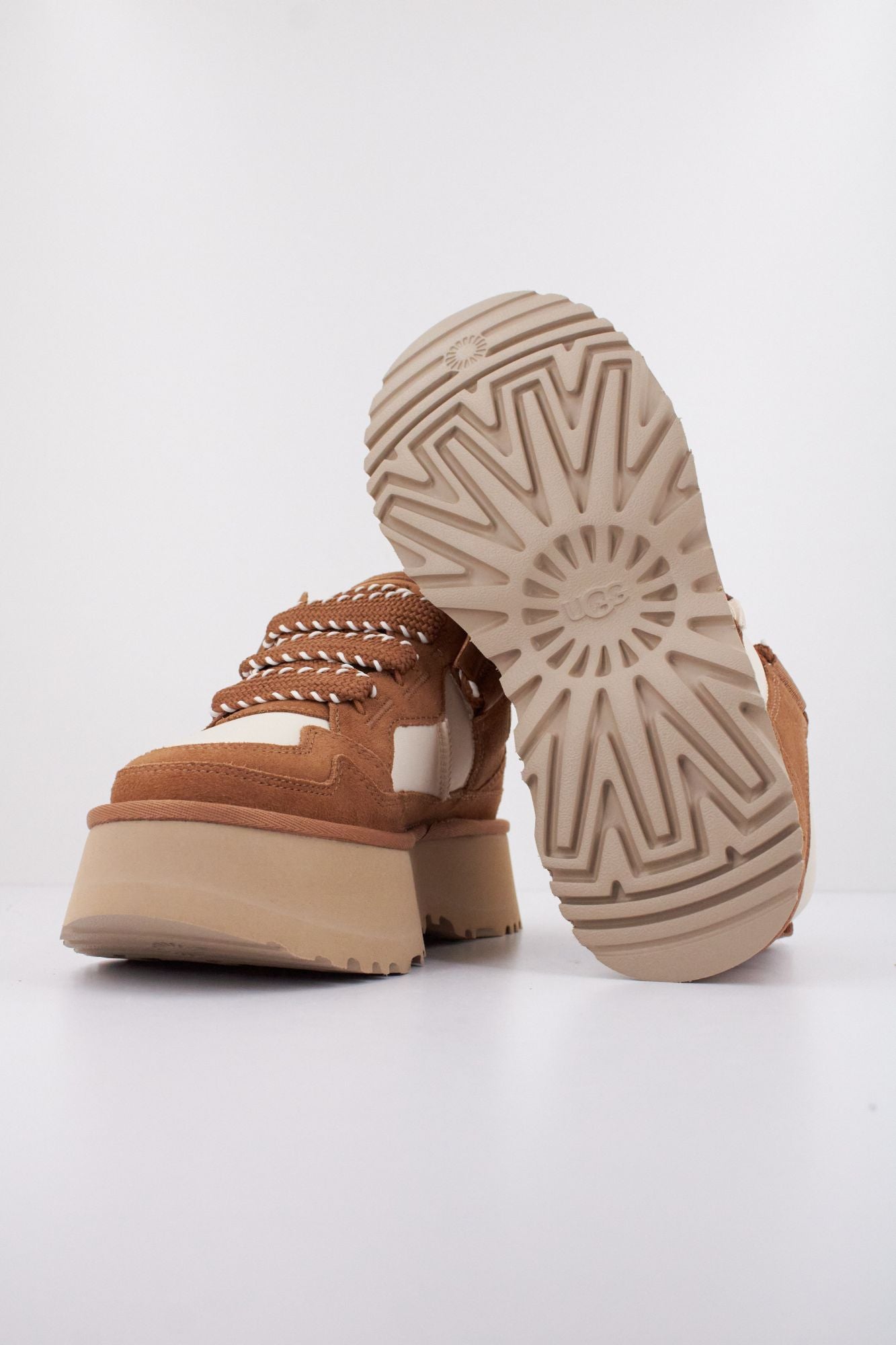 UGG W ASTROMEL en color MARRON (5)