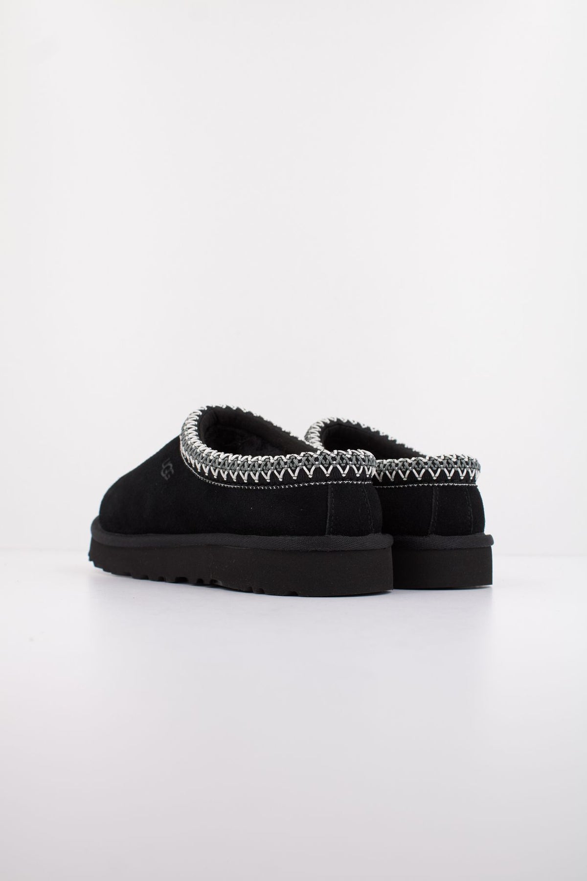 UGG TASMAN II 1174470U en color NEGRO (4)