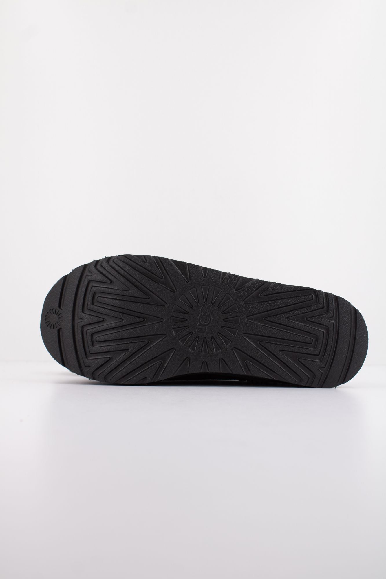UGG W TASMAN II en color NEGRO (5)