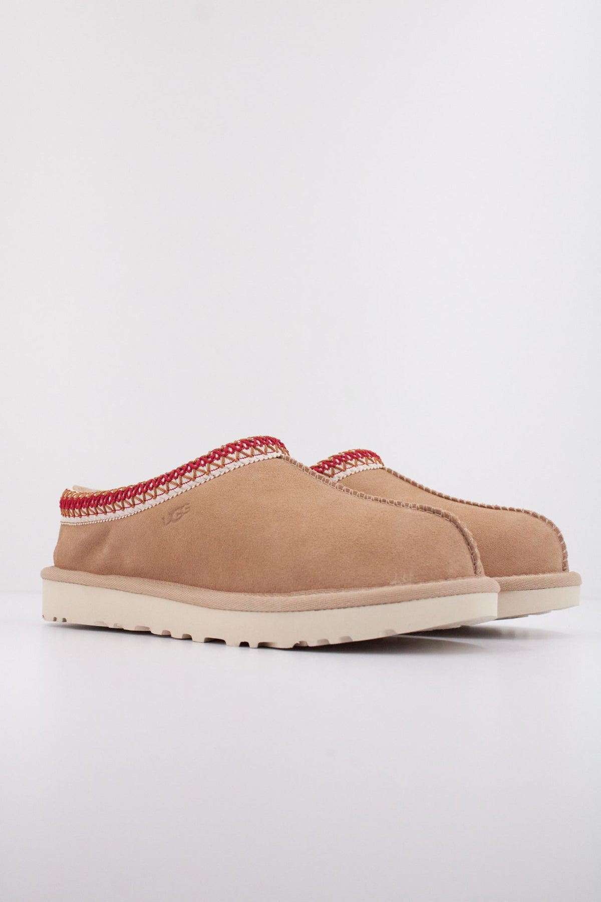 UGG TASMAN II en color MARRON CLARO (2)
