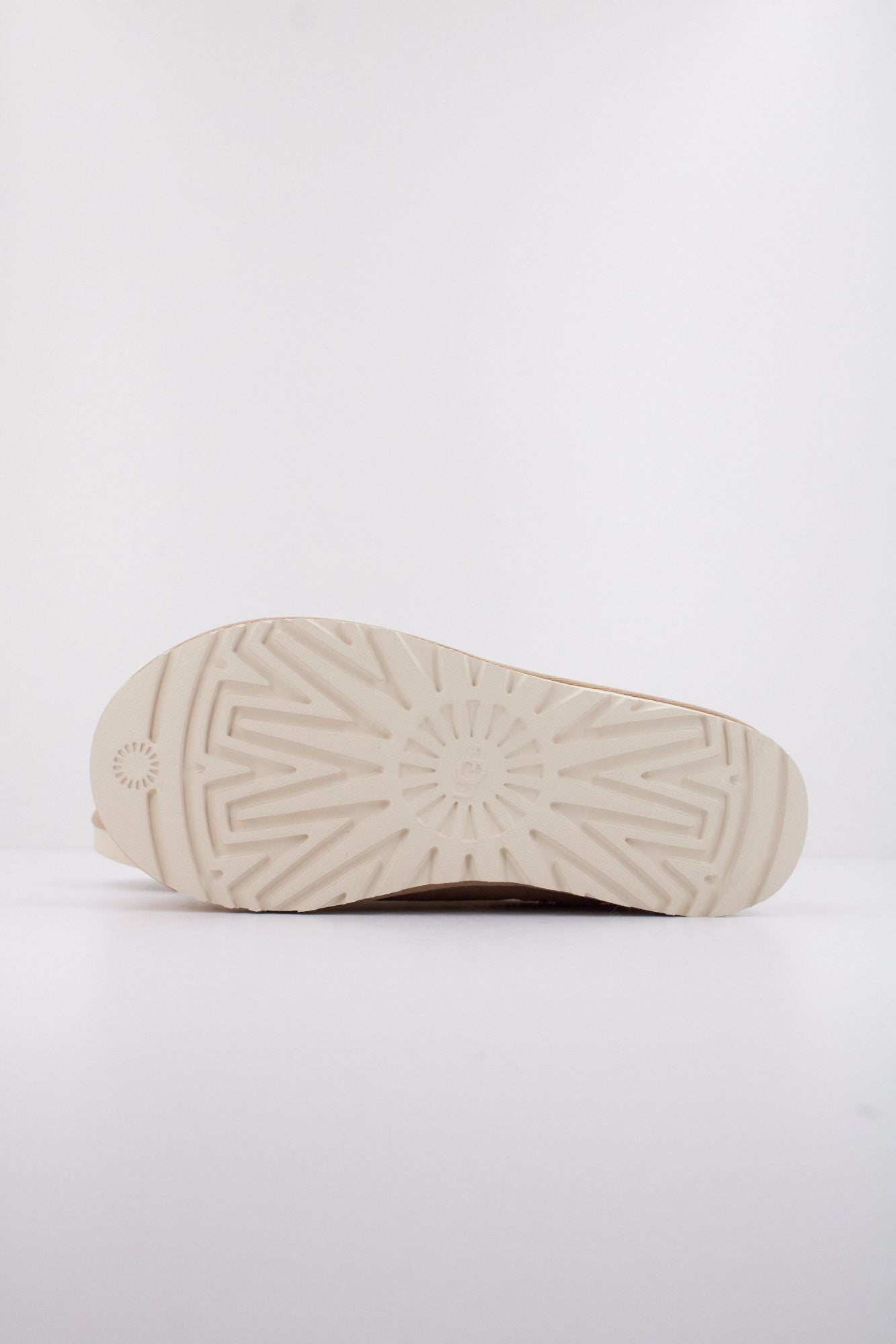 UGG W TASMAN II en color MARRON CLARO (4)