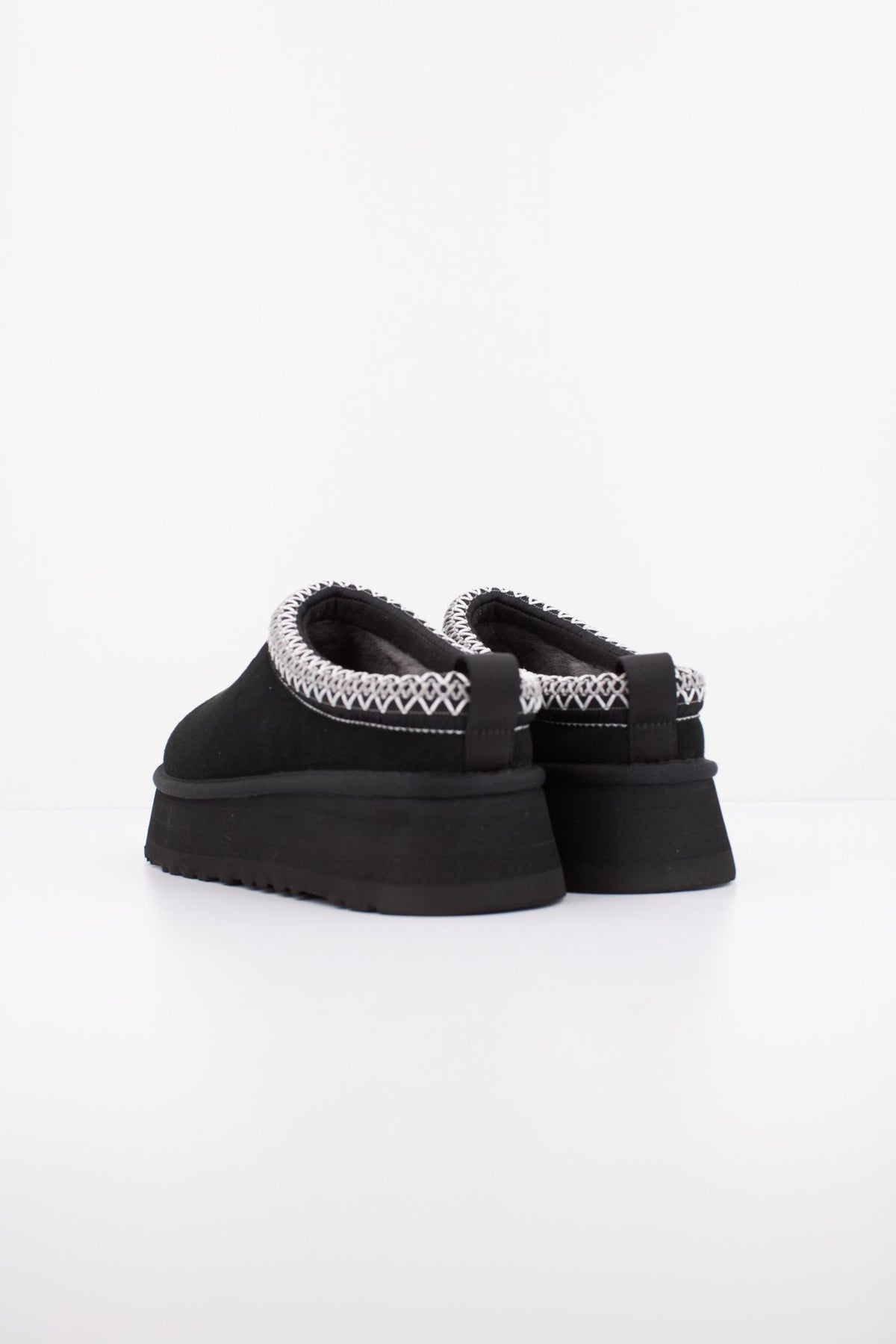 UGG TAZZ II en color NEGRO (4)