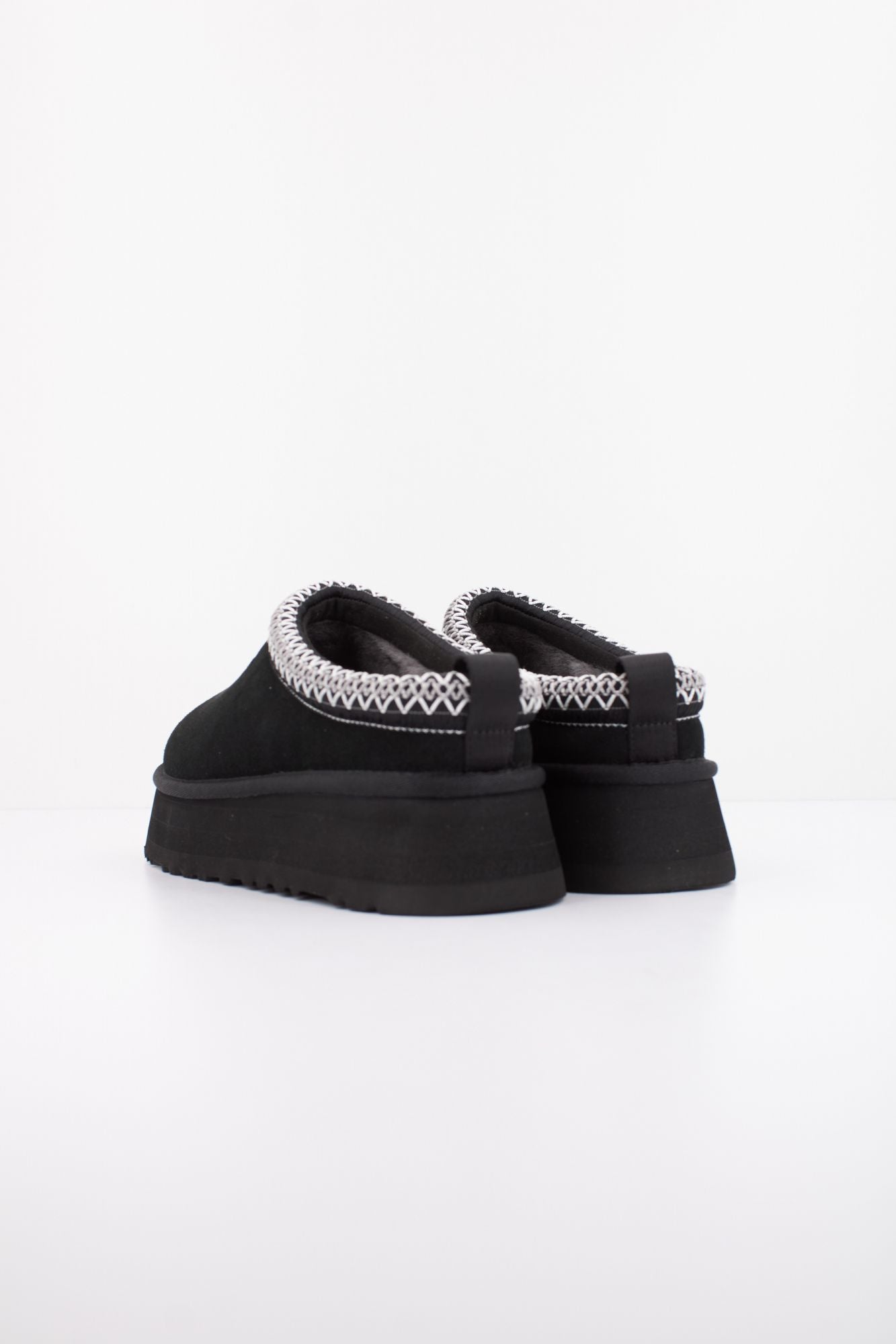 UGG W TAZZ II en color NEGRO (4)