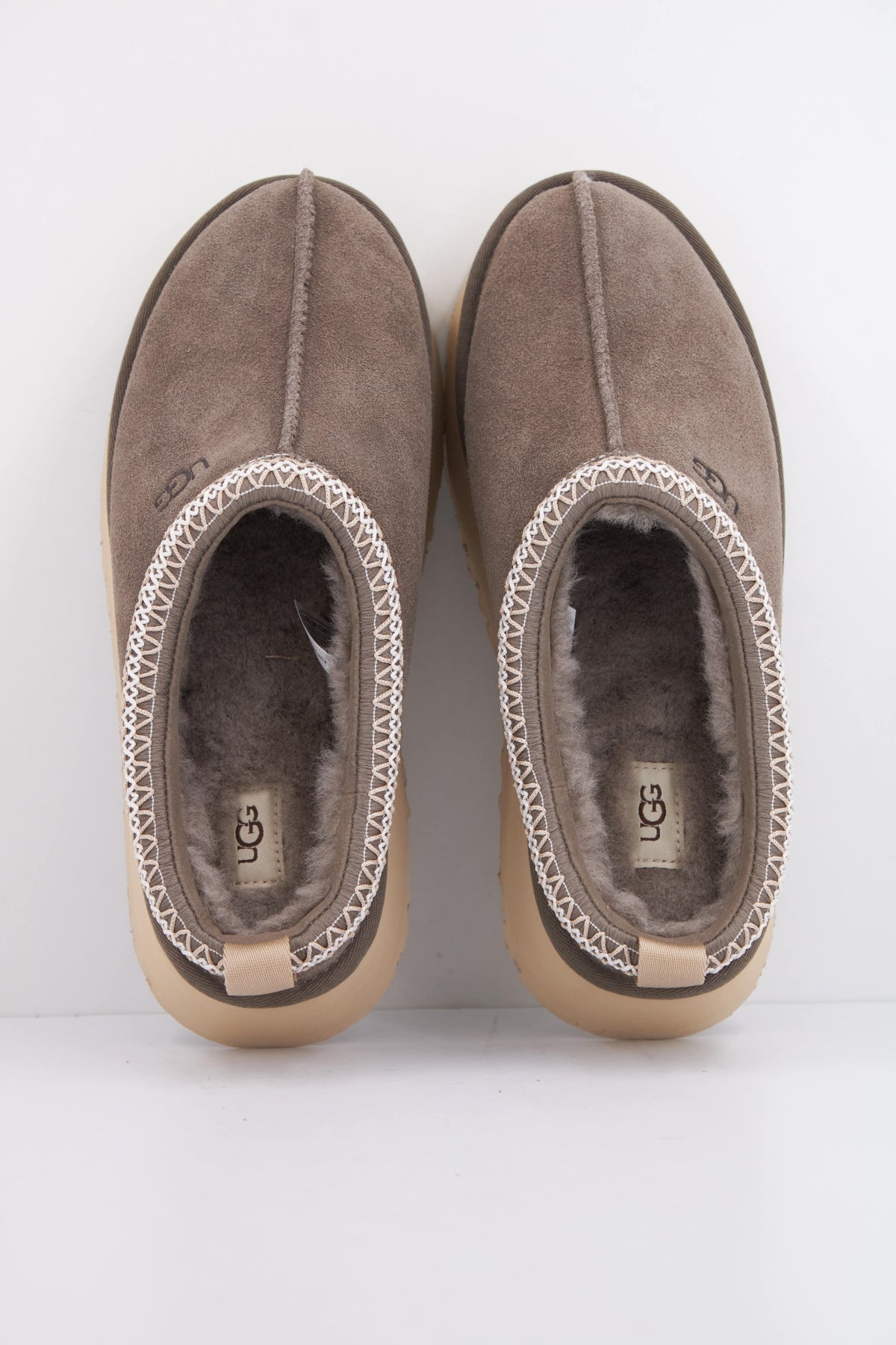 UGG TAZZ II en color GRIS (3)