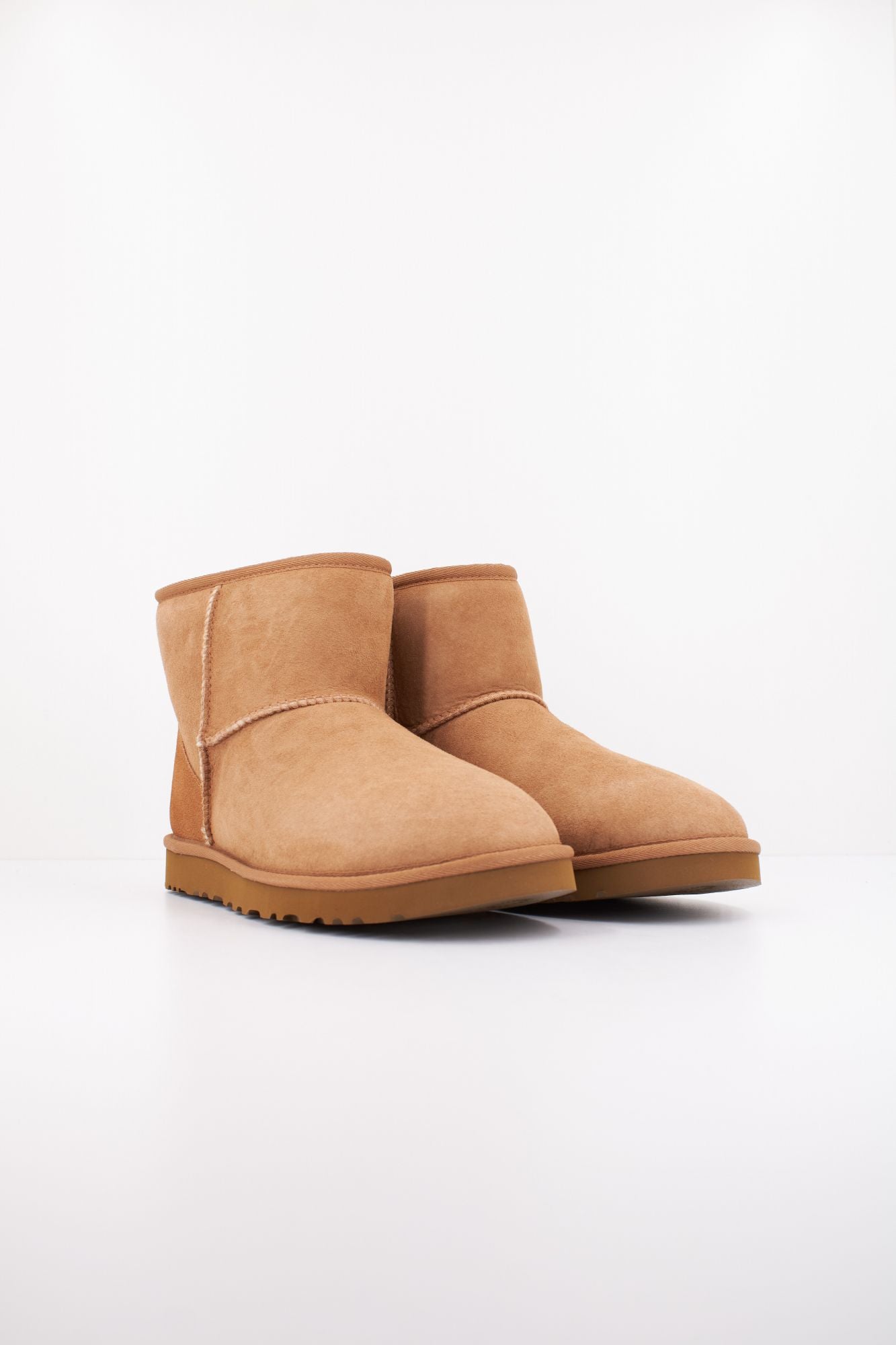 UGG M CLASSIC MINI en color MARRON (2)