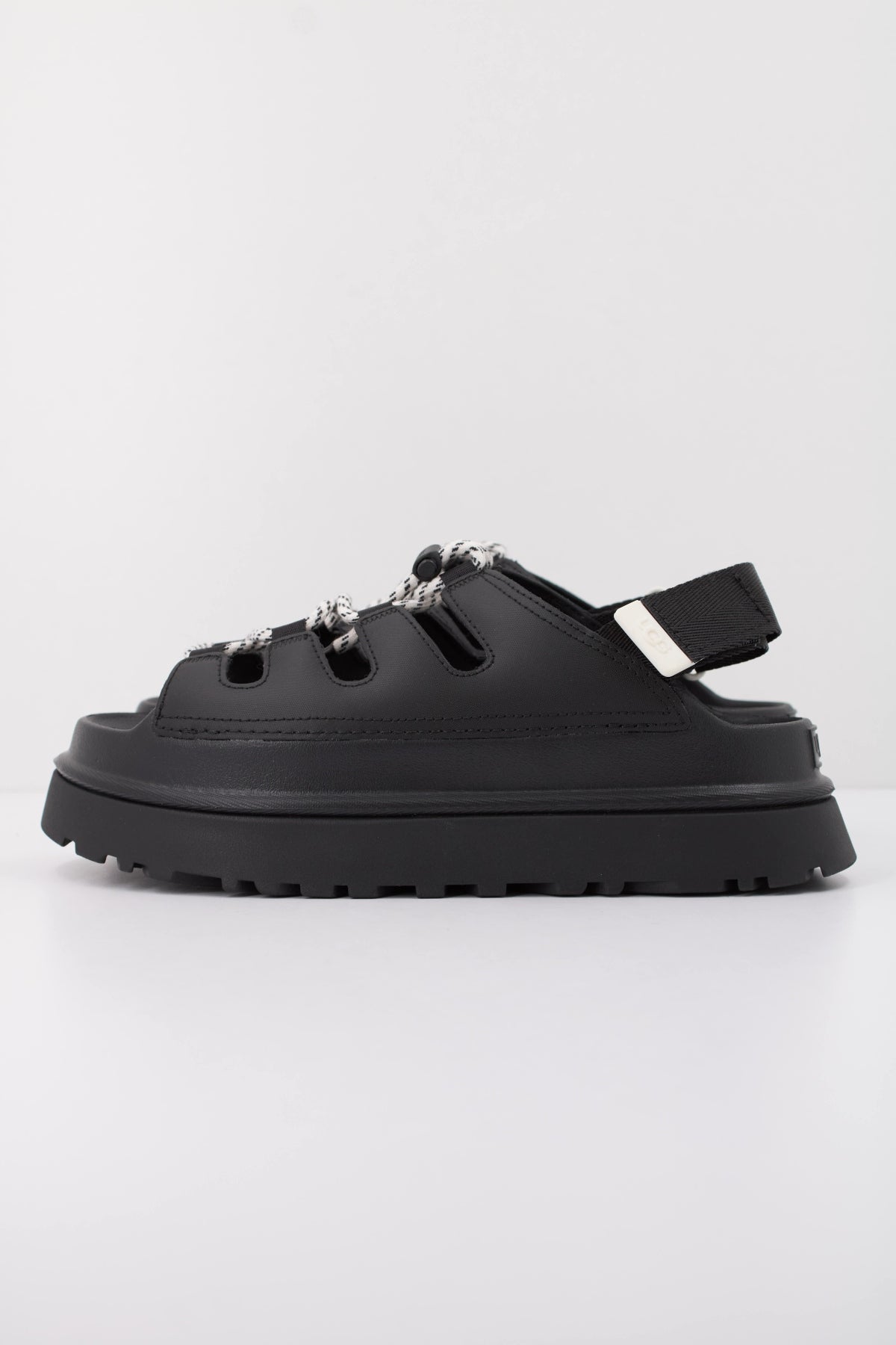 UGG W GOLDENGLOW TOGGLE en color NEGRO (1)