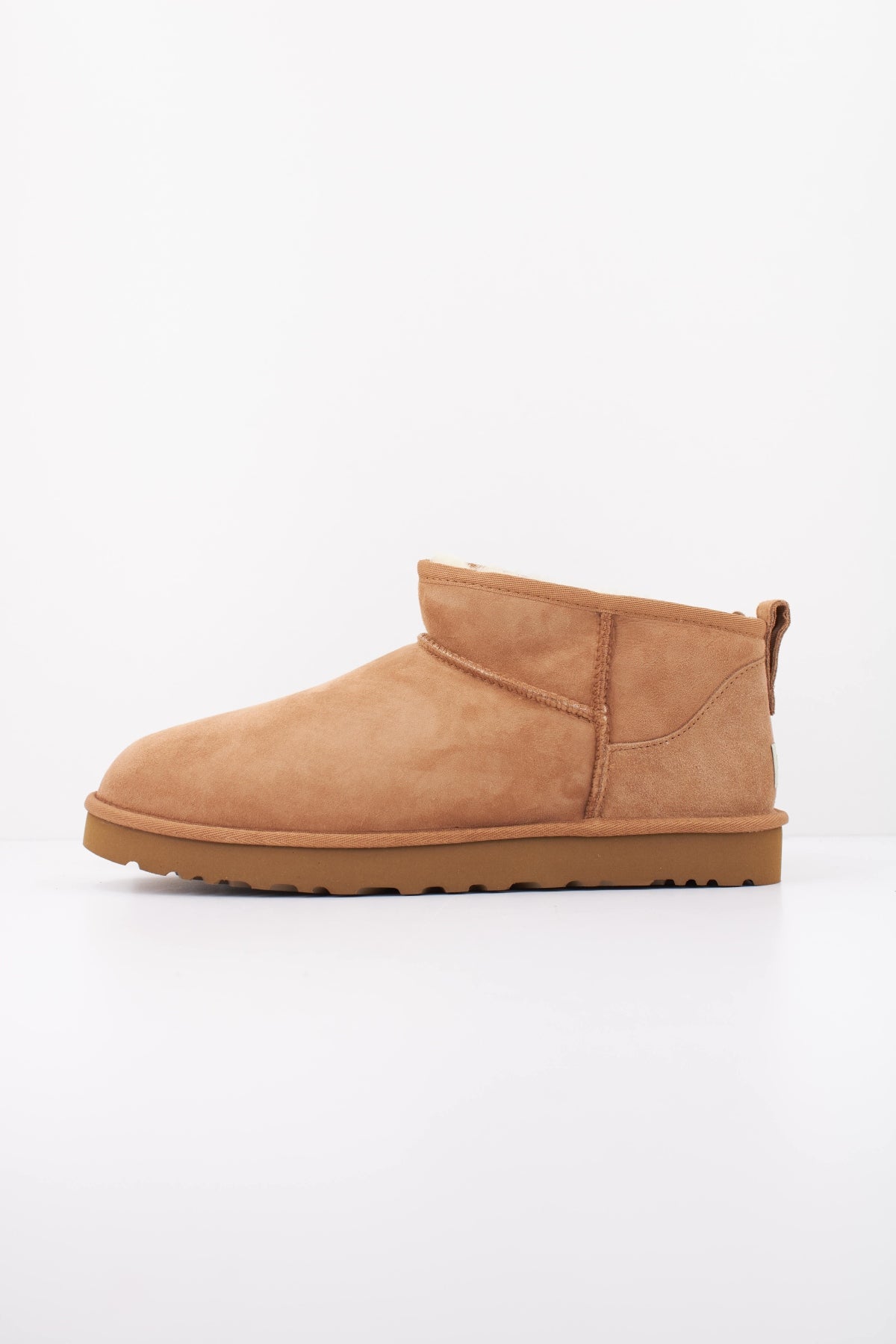 UGG M CLASSIC ULTRA MINI en color MARRON CLARO (1)