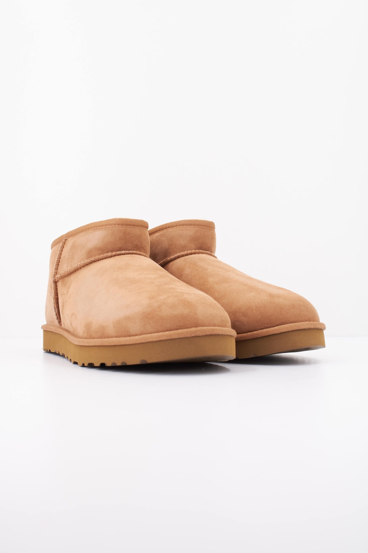 UGG M CLASSIC ULTRA MINI en color MARRON CLARO (2)