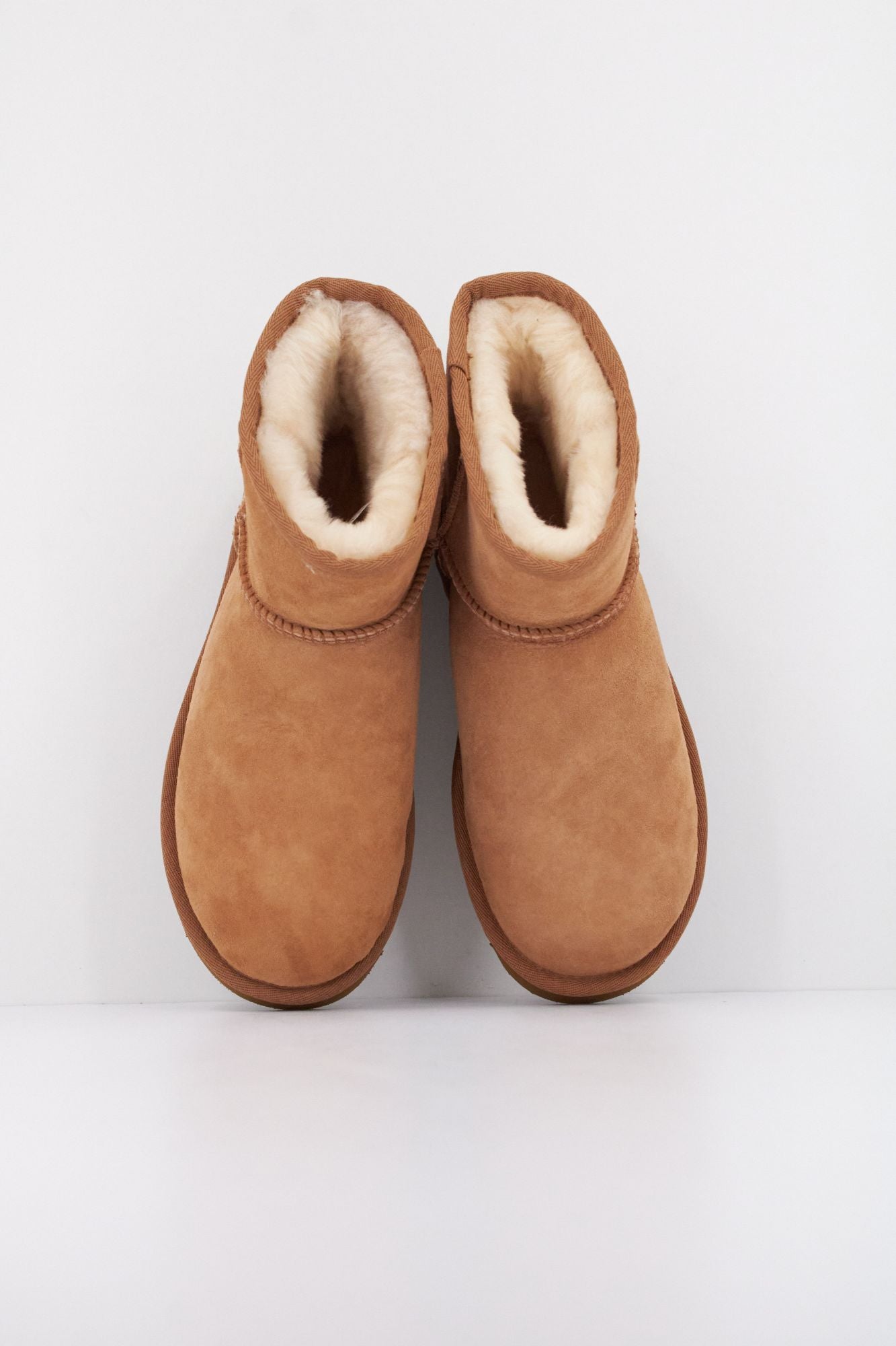 UGG UGG CLASSIC MINI en color MARRON (3)